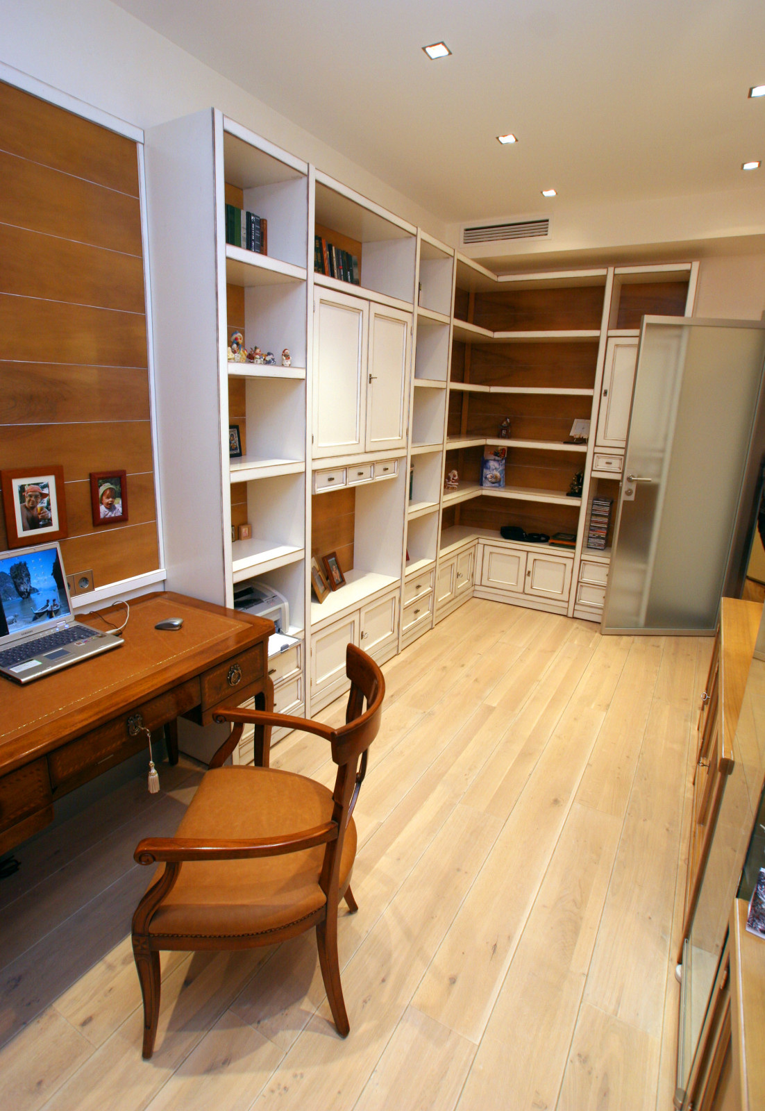 White Apartment in Moscow