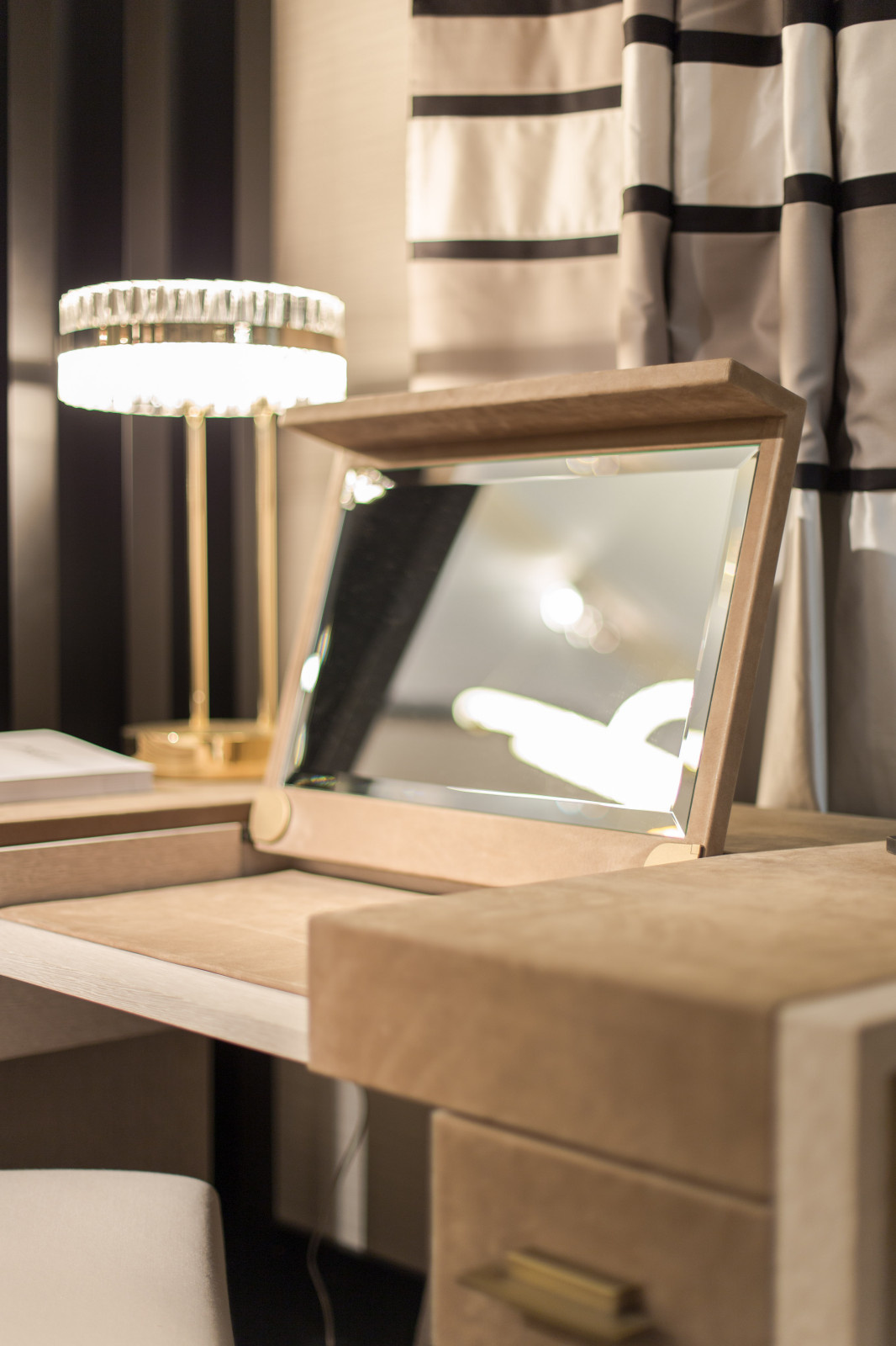 INEDITO. Model TRIBECA VANITY