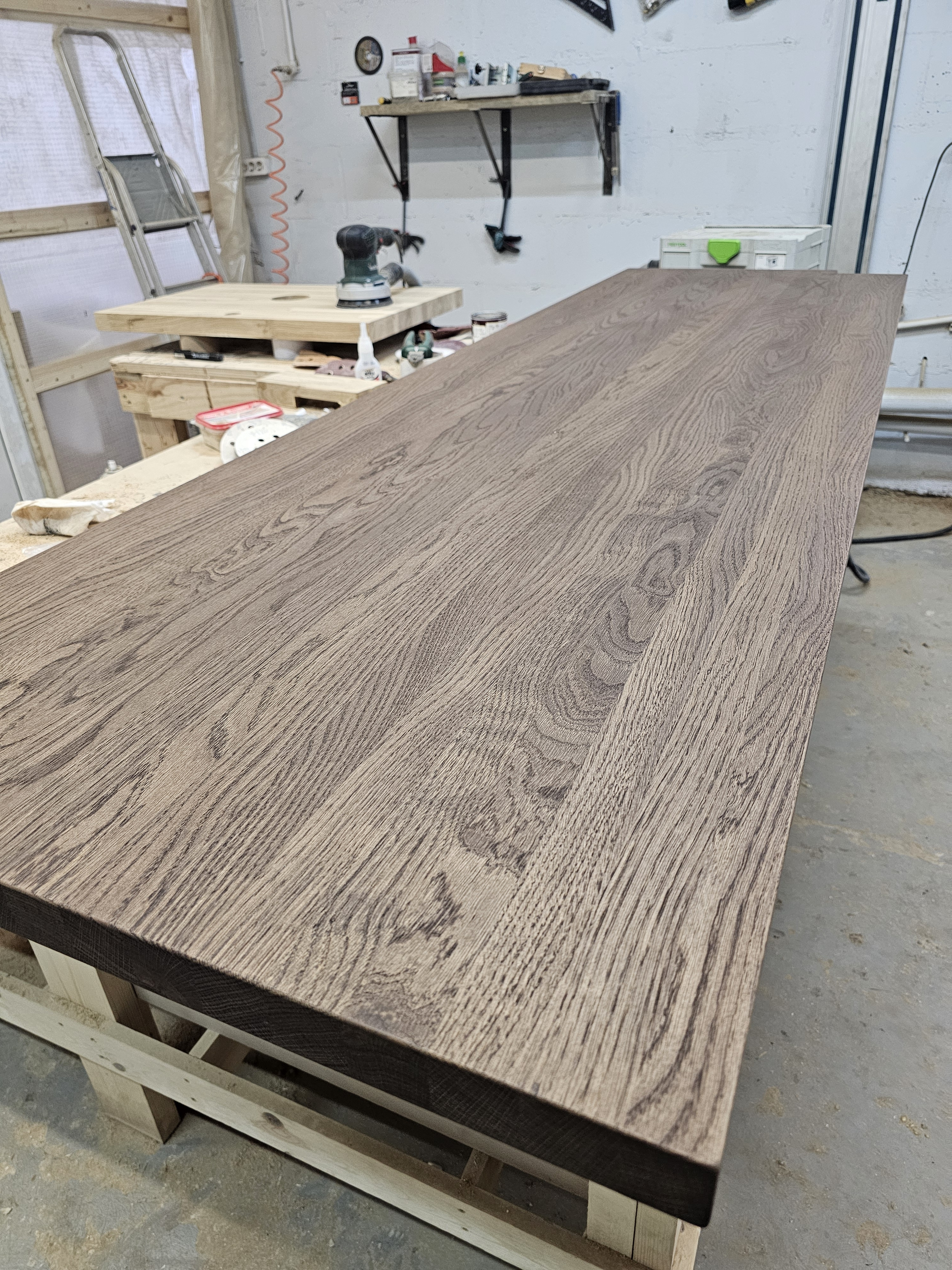 Подоконники в классическом стиле из массива дуба