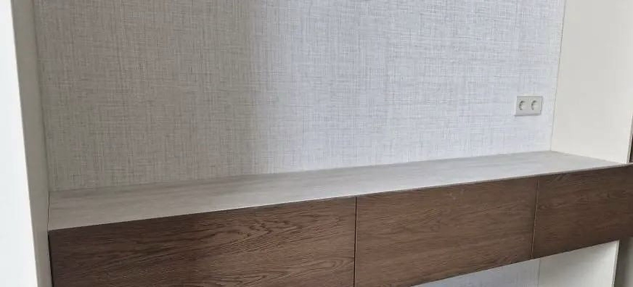 Столешница и консоль из керамики Laminam · под белый травертин