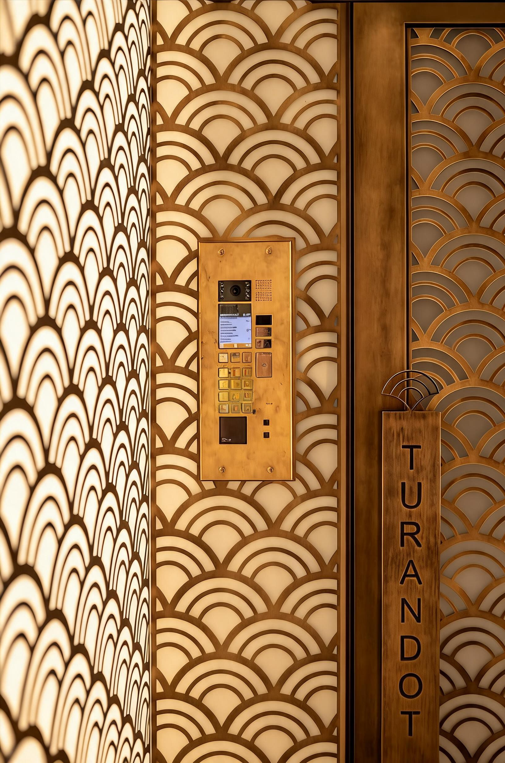 Turandot Residence | Латунные интерьерные решения
