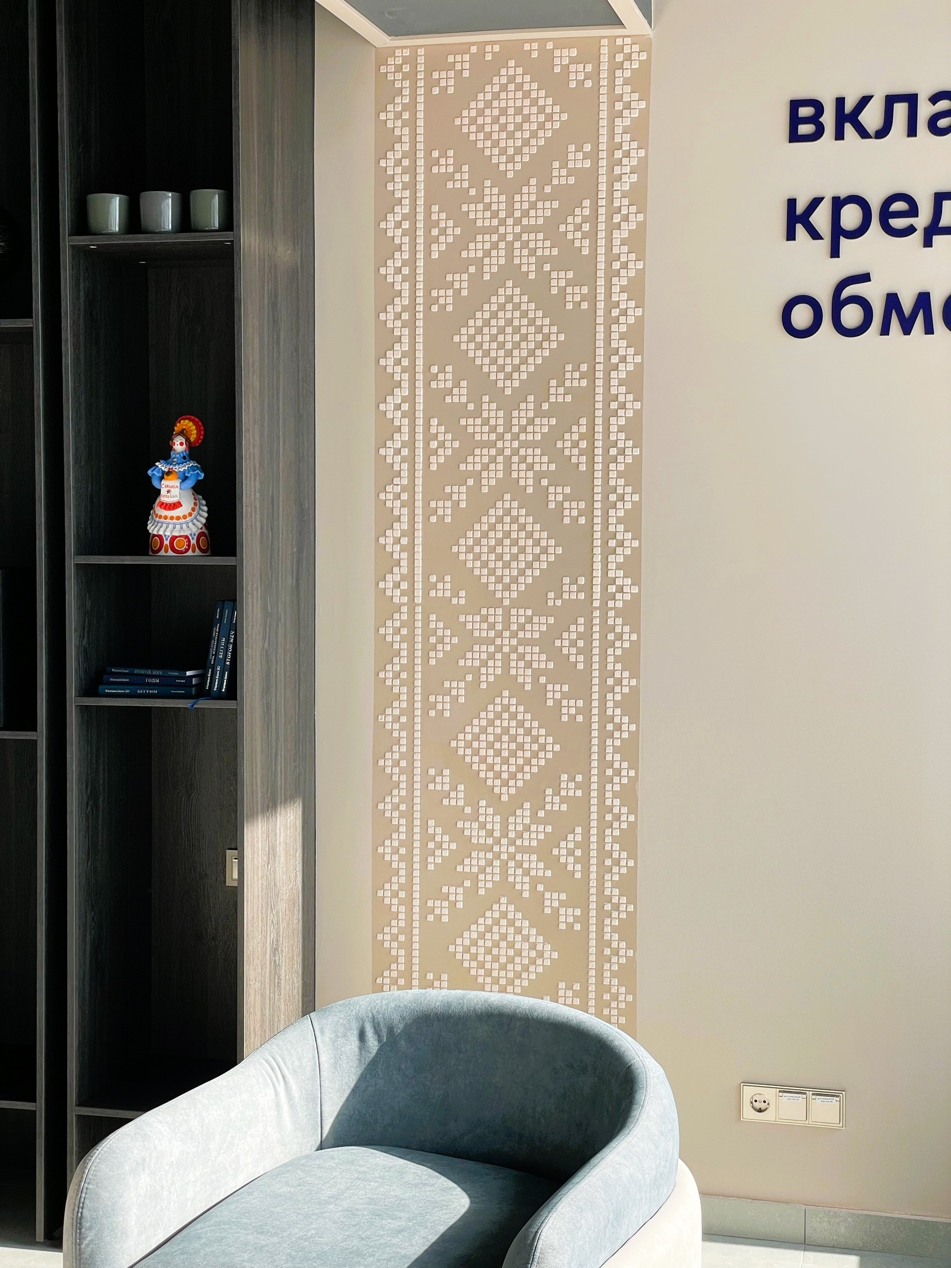  объёмный декор на столбах в «Норвик Банке» 🖋📈💼
