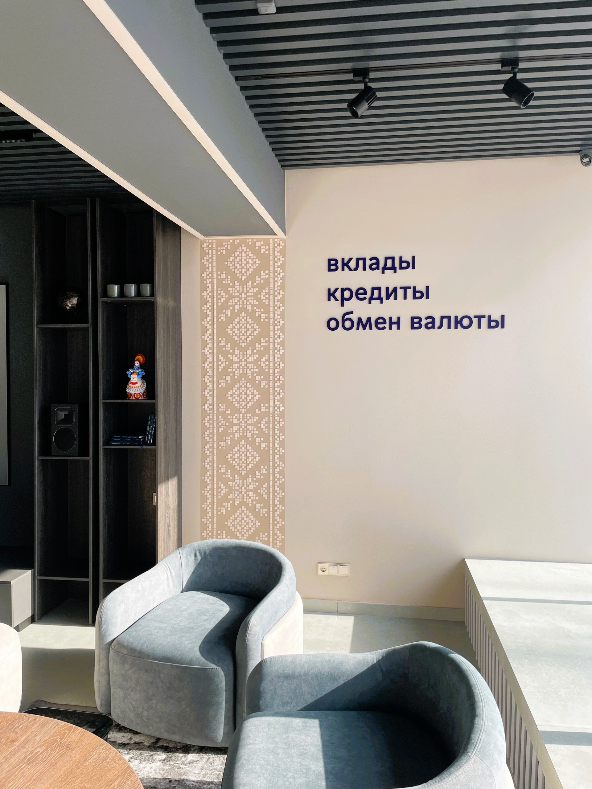  объёмный декор на столбах в «Норвик Банке» 🖋📈💼