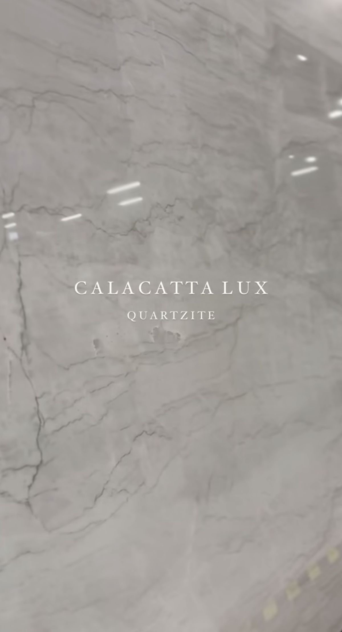 Остров из кварцита Calacatta Lux с мойкой из цельного камня
