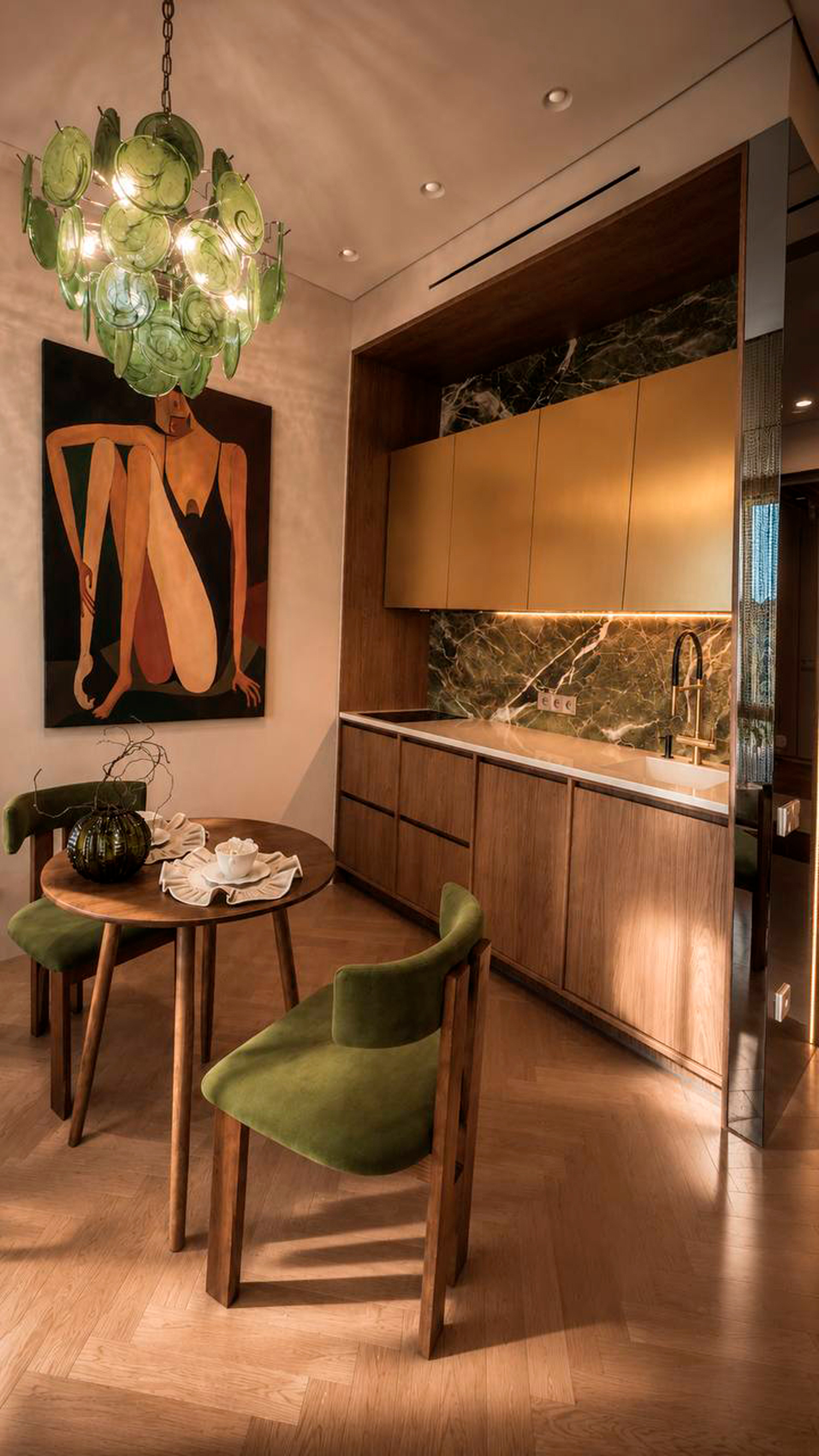 современный эклектичный минимализм с элементами mid-century modern и quiet luxury.