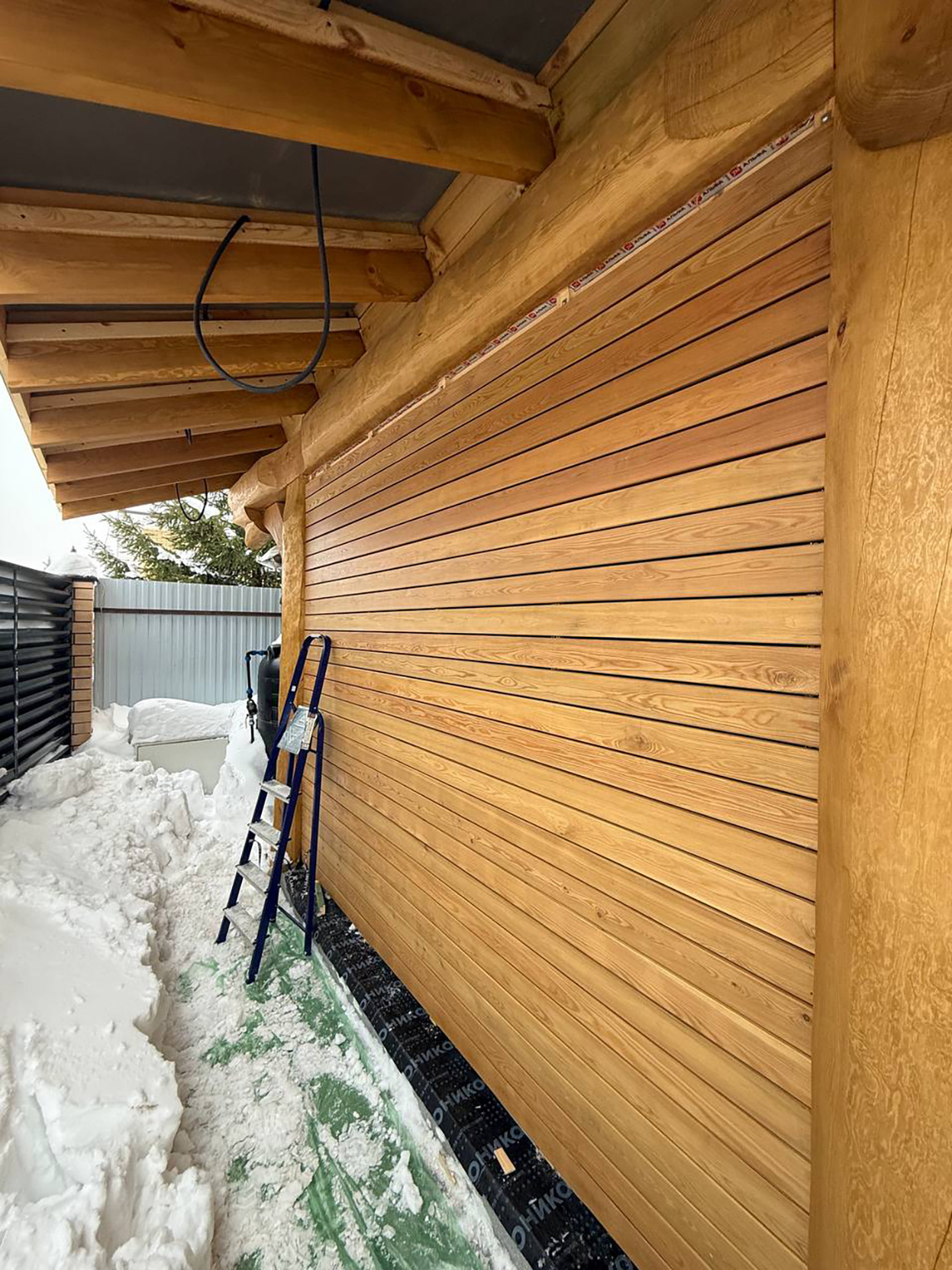 Баня в технологии post and beam для маленького участка