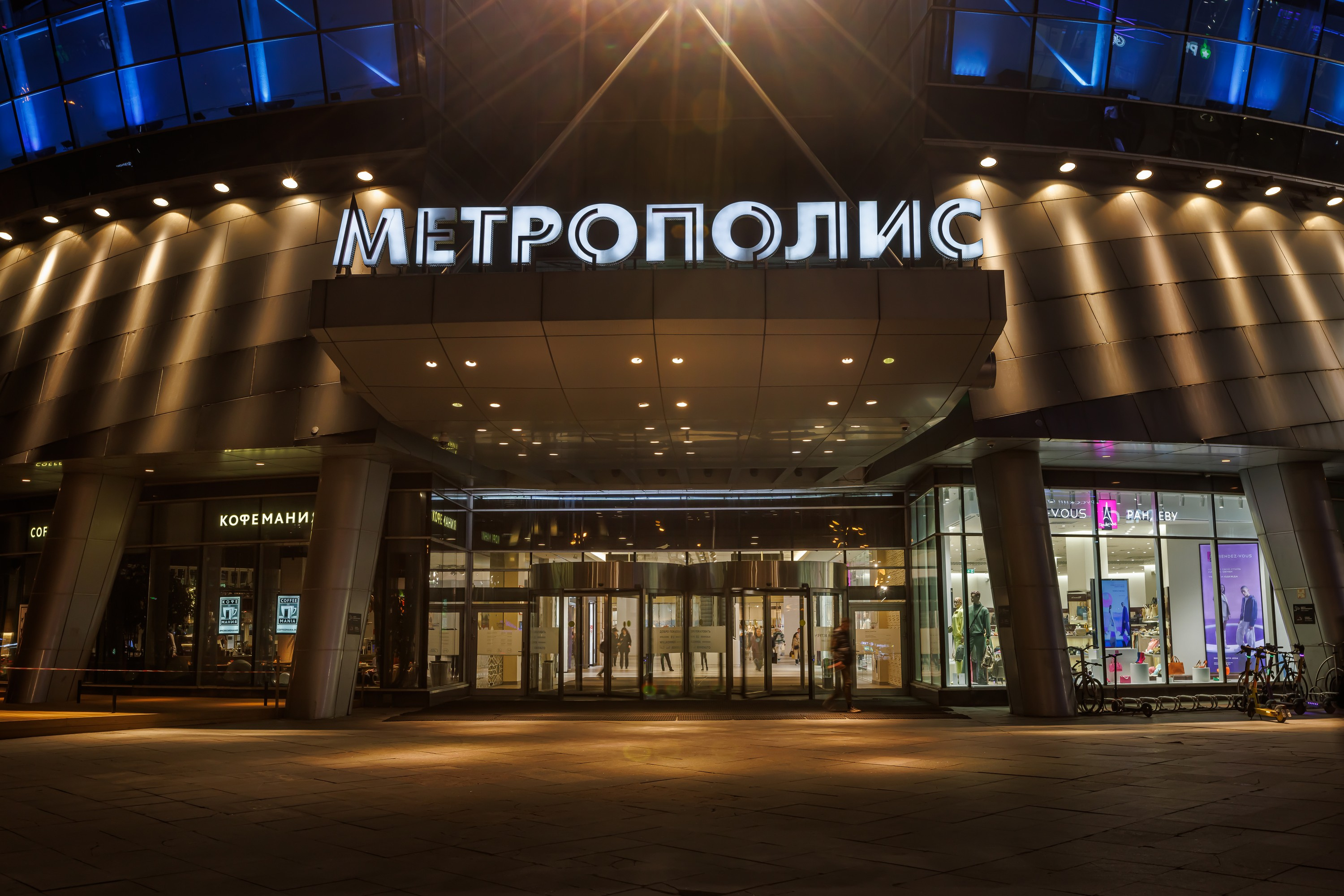 ТРЦ «Метрополис»: дневная и ночная архитектурная фотосъёмка