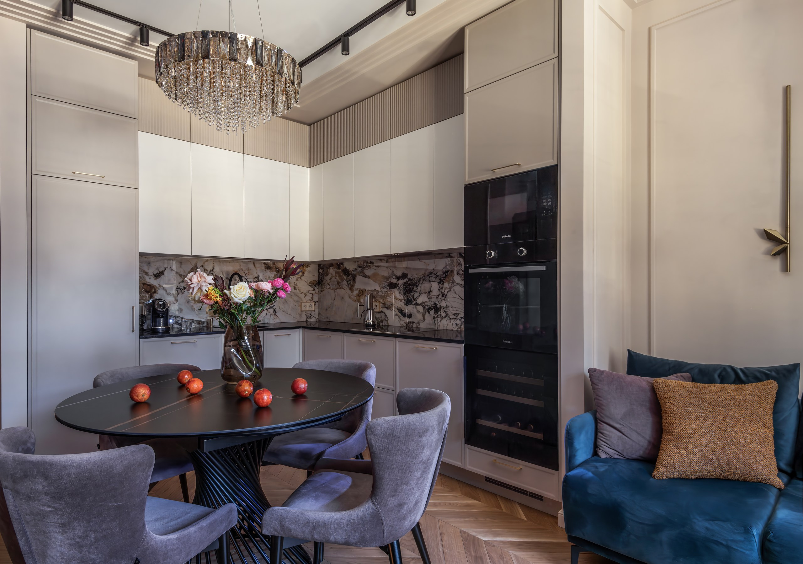 Neva Haus, дизайнерский ремонт в неоклассике