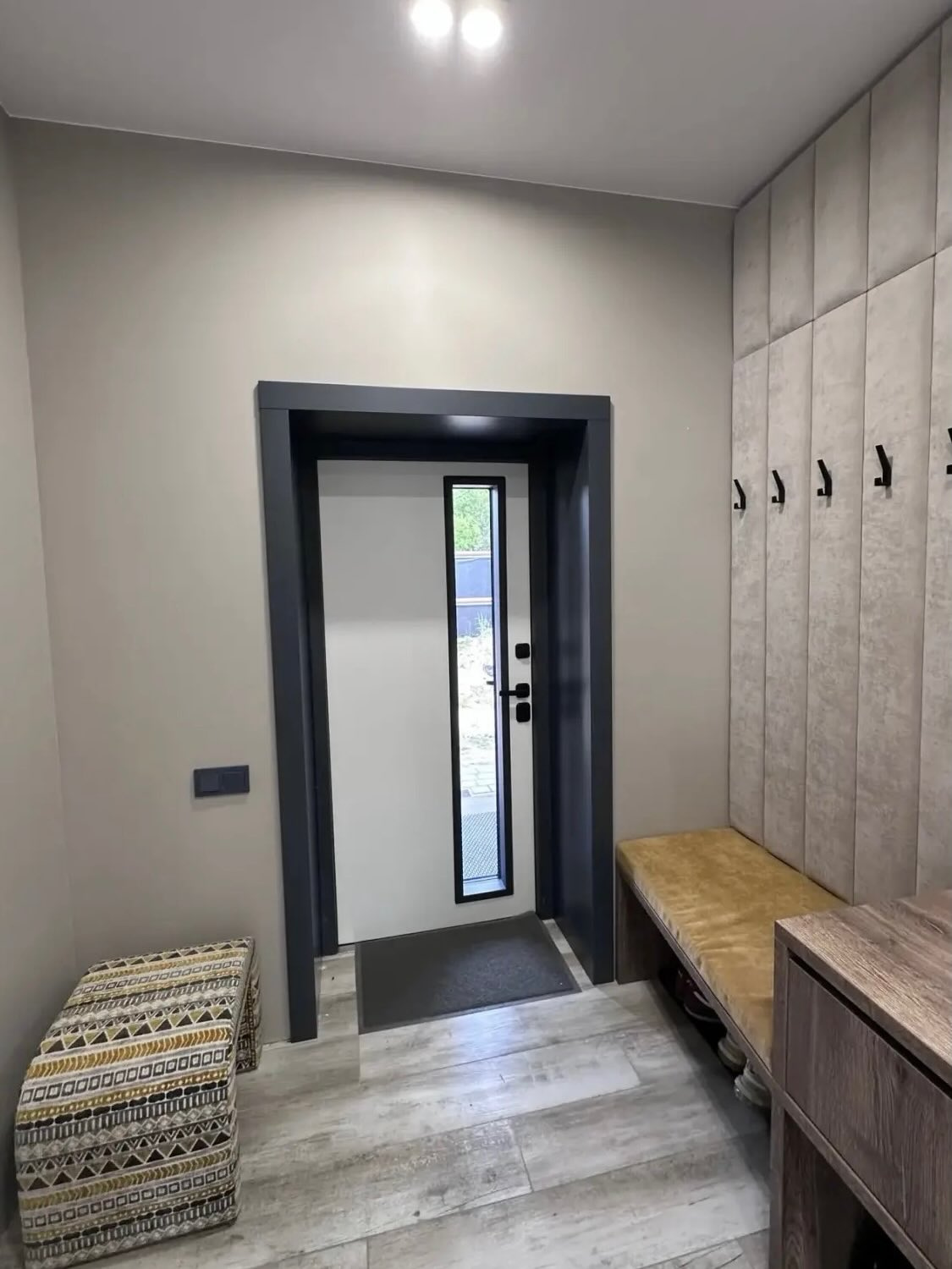 Прихожая и кухня в доме в ЛО