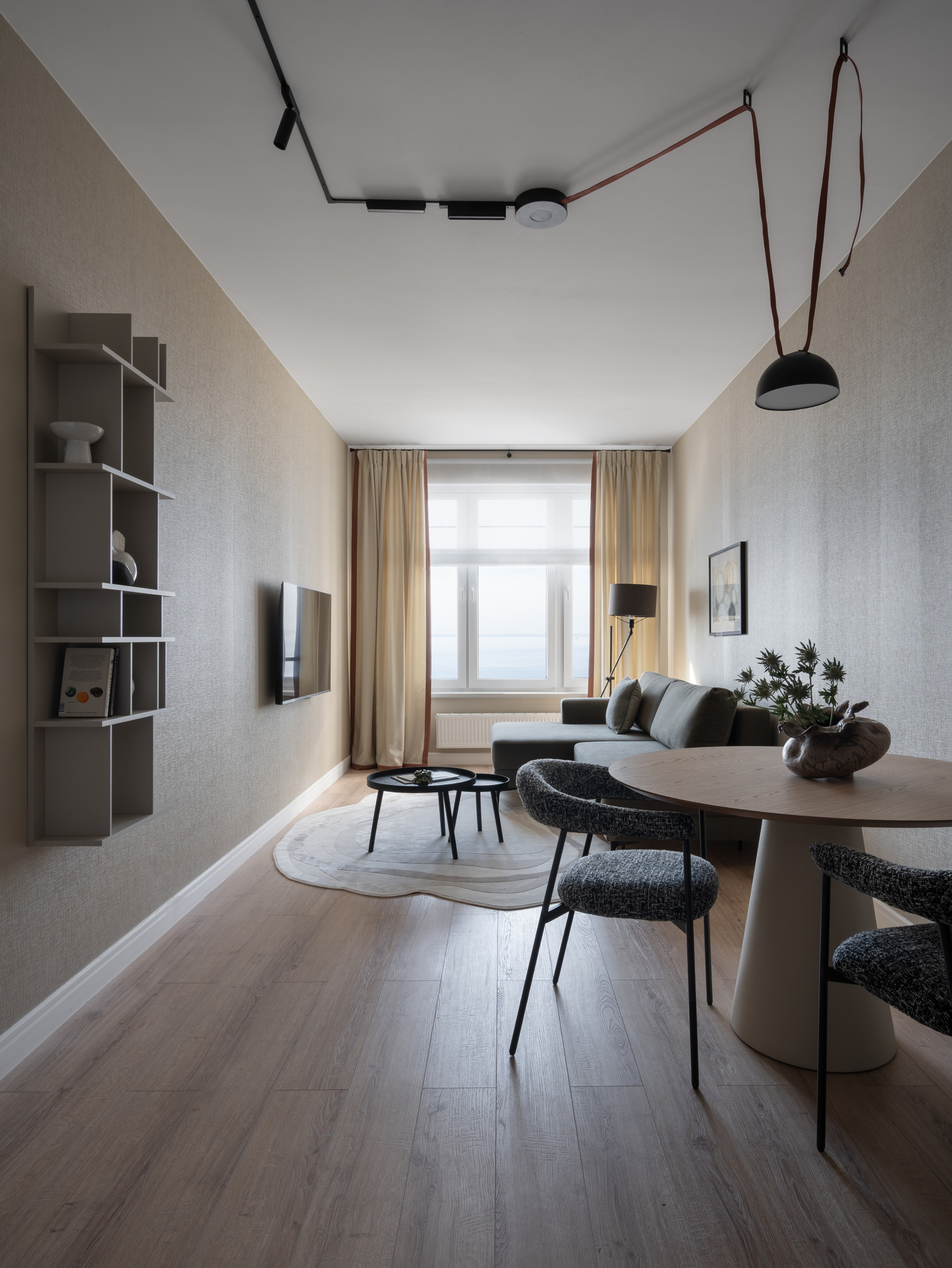 Квартира для тех, кого еще не знаешь: универсальный интерьер с видом на Финский залив