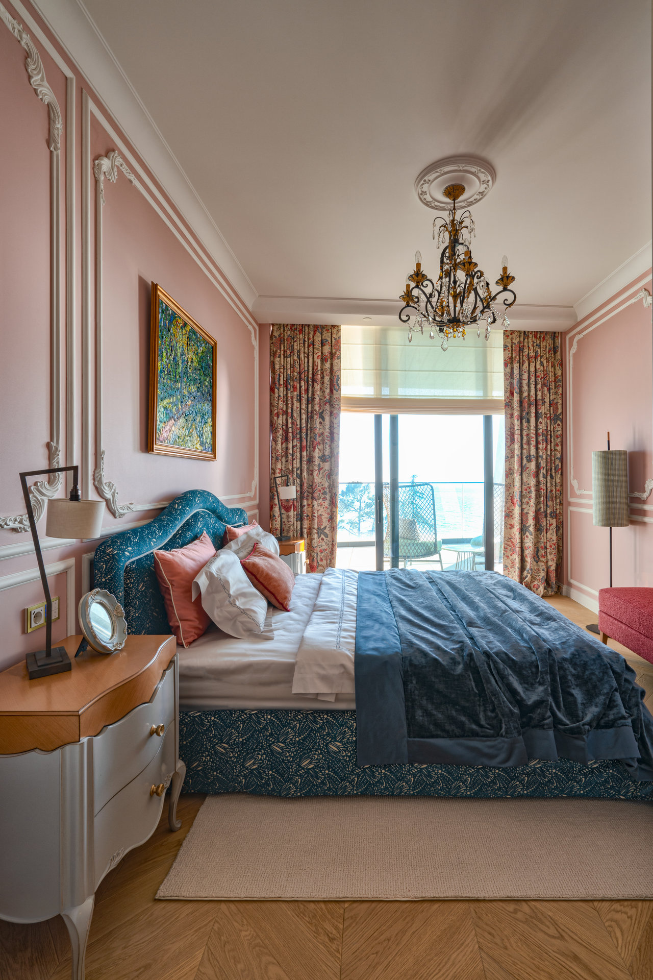 ФРАНЦУЗСКАЯ КЛАССИКА В АПАРТАМЕНТАХ У МОРЯ