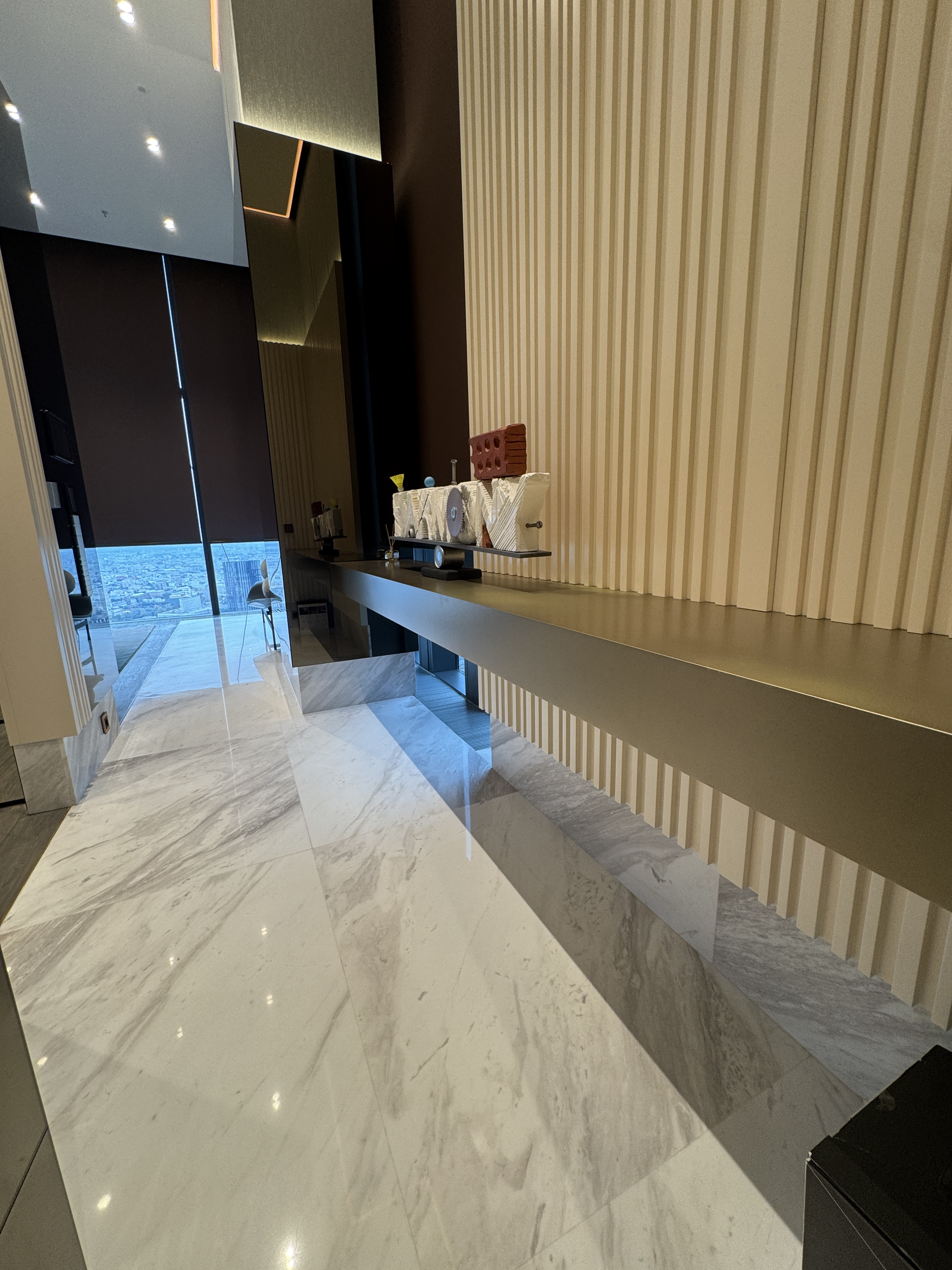 Геометрия и материалы: технический разбор интерьера в «Москва-Сити».