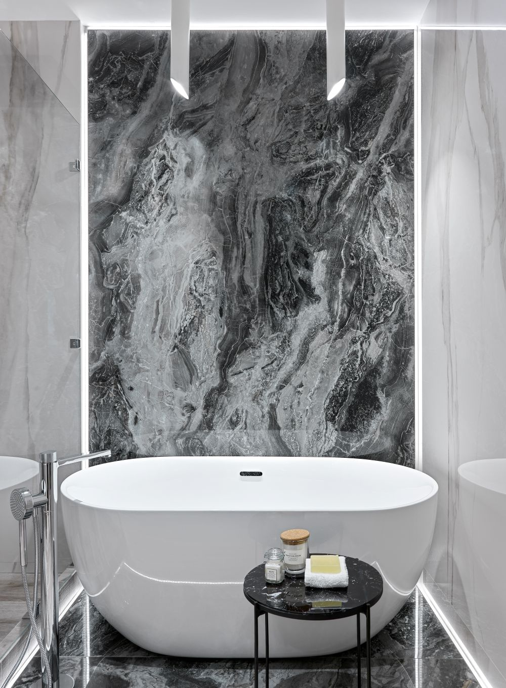 Обложка проекта: В новом проекте в Москве (ул. 1905 года) мы сделали ставку на тактильность и благородство камня.