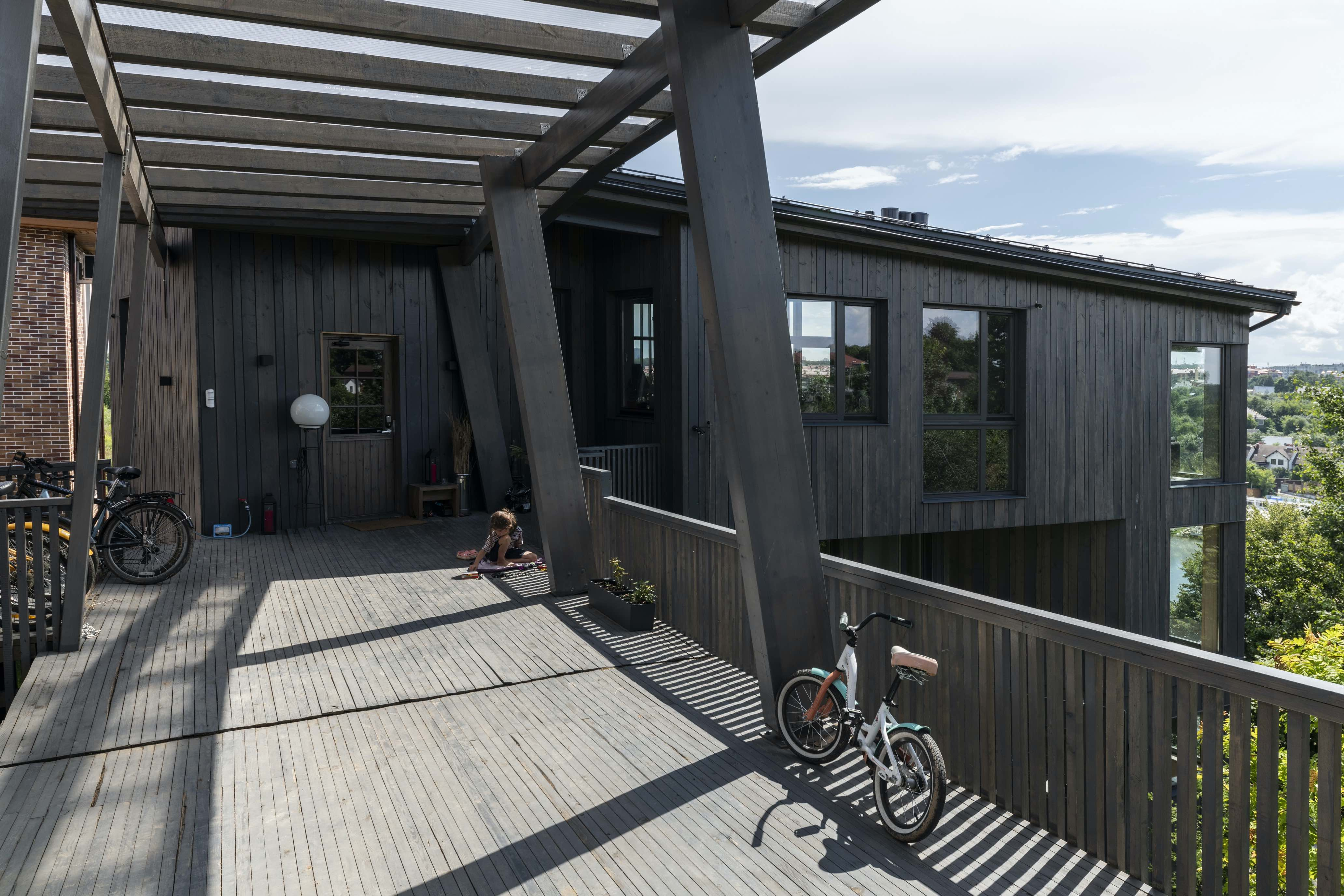 Загородный дом на склоне в Ромашково