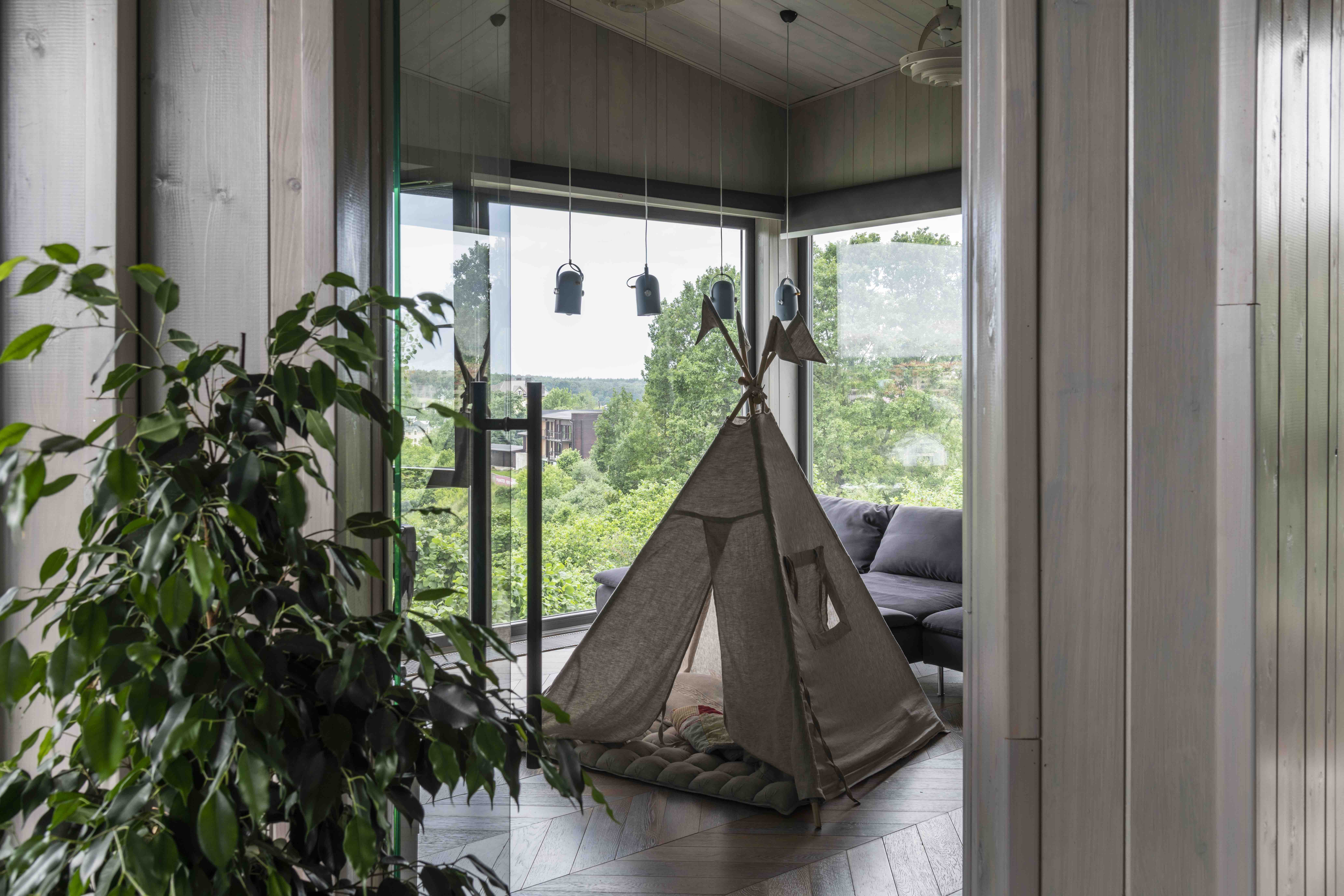 Загородный дом на склоне в Ромашково