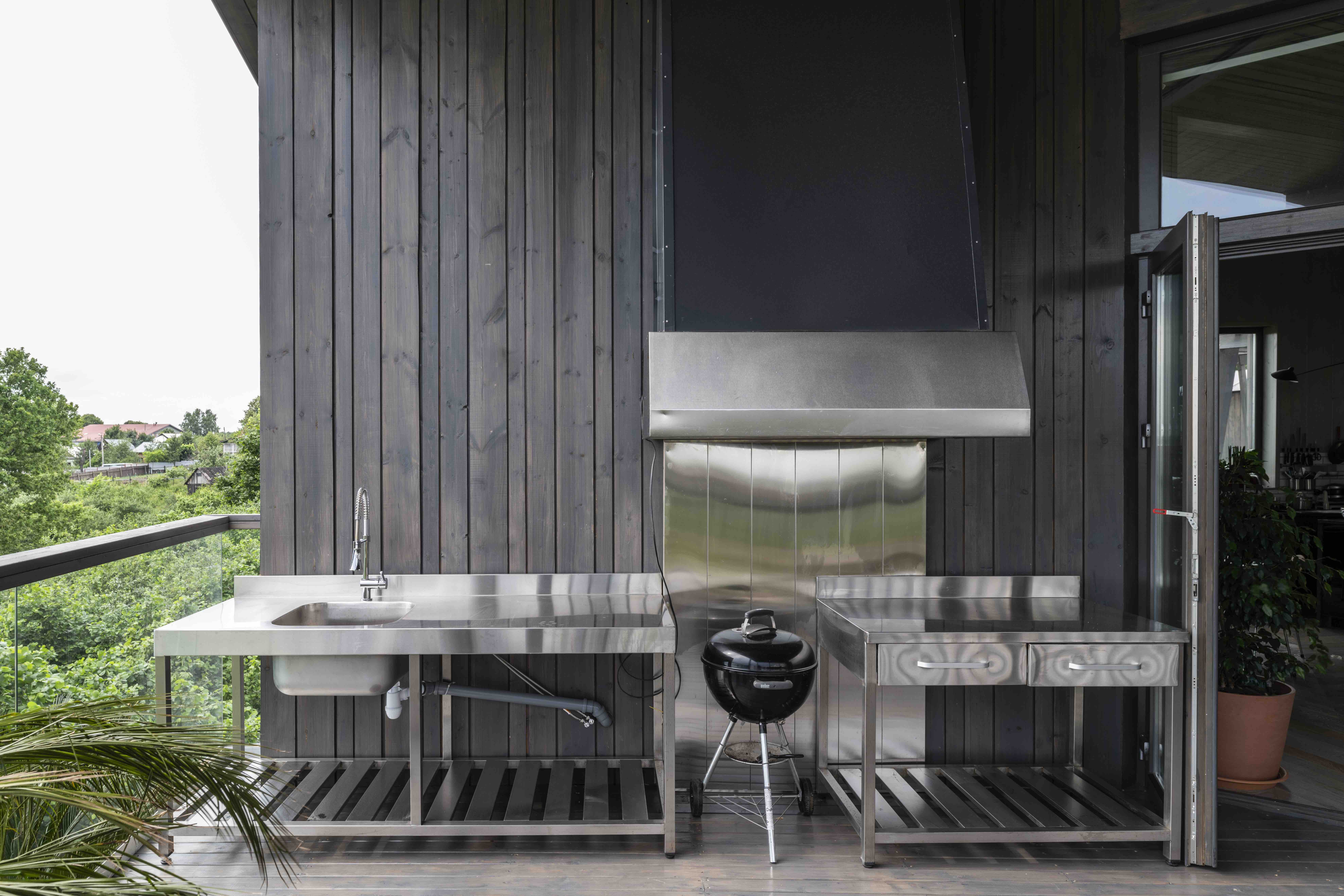 Загородный дом на склоне в Ромашково