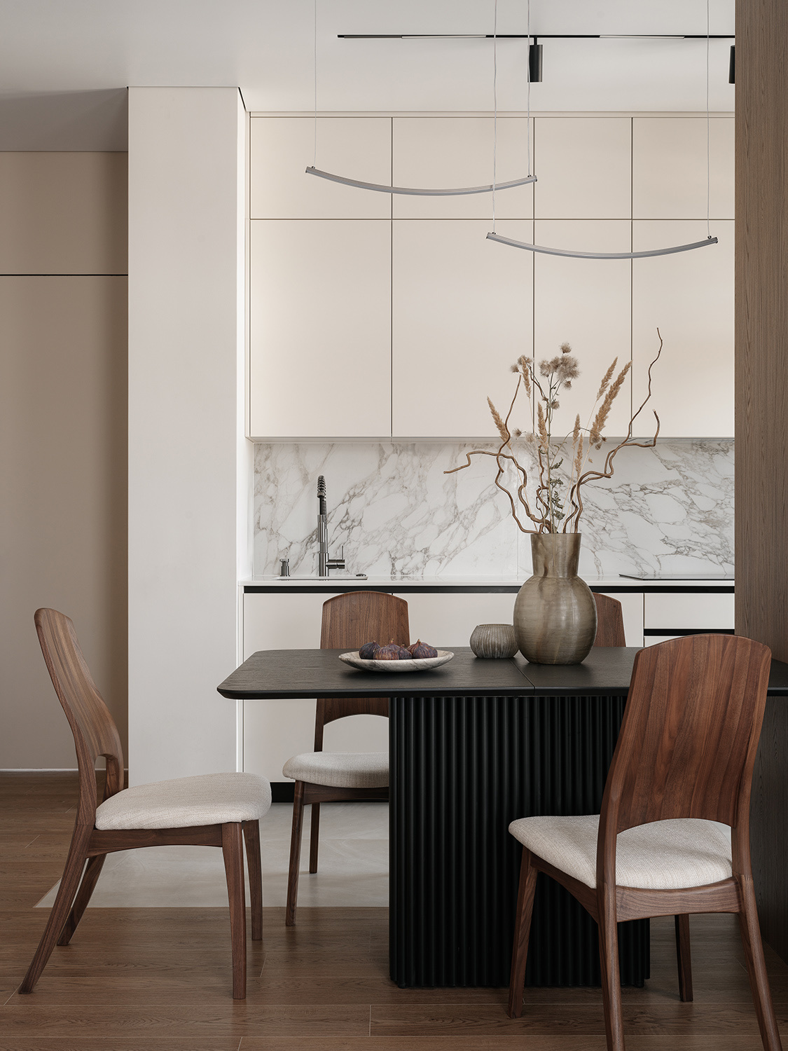 Квартира с продуманной подсветкой для молодой пары