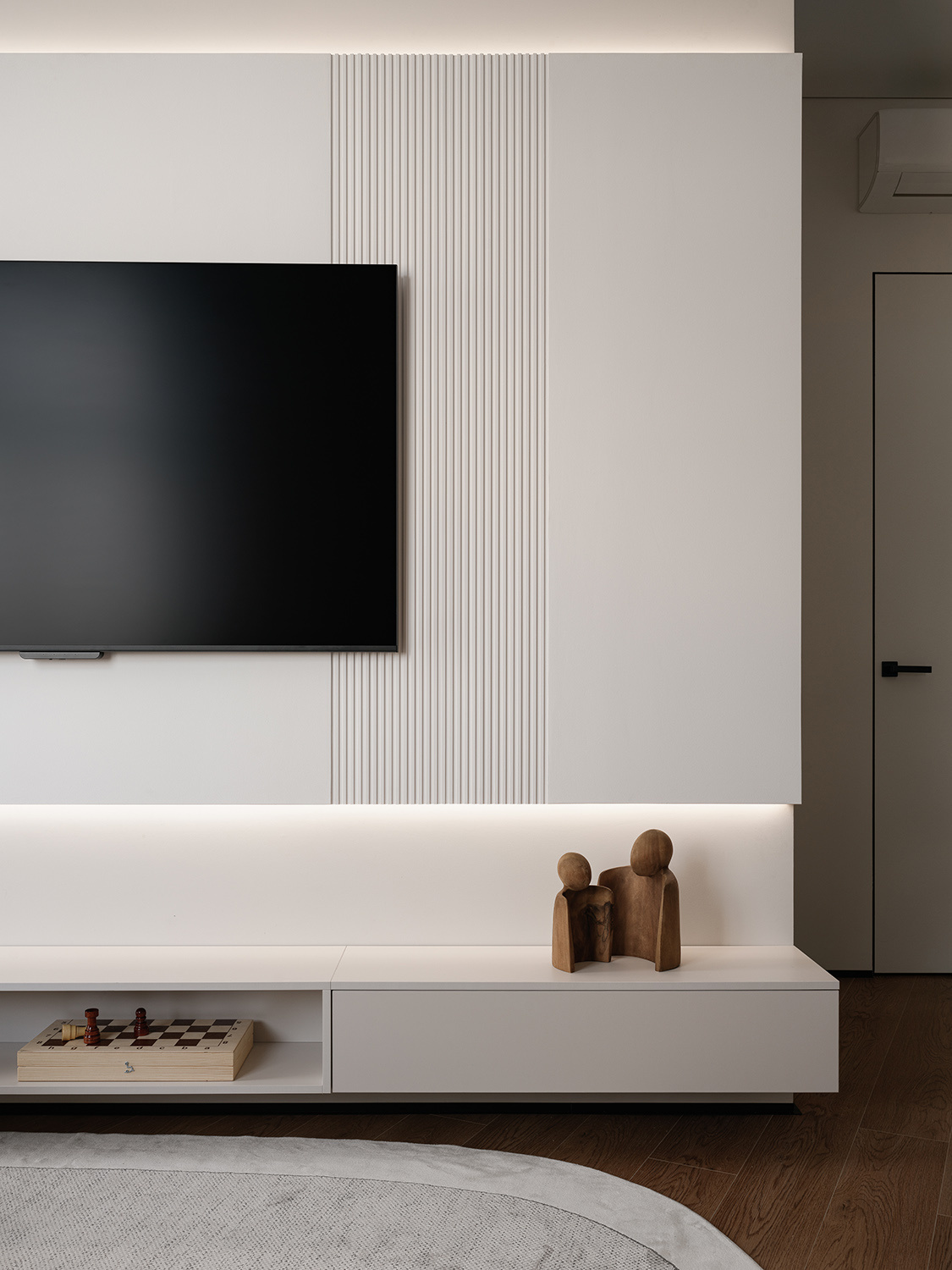 Квартира с продуманной подсветкой для молодой пары