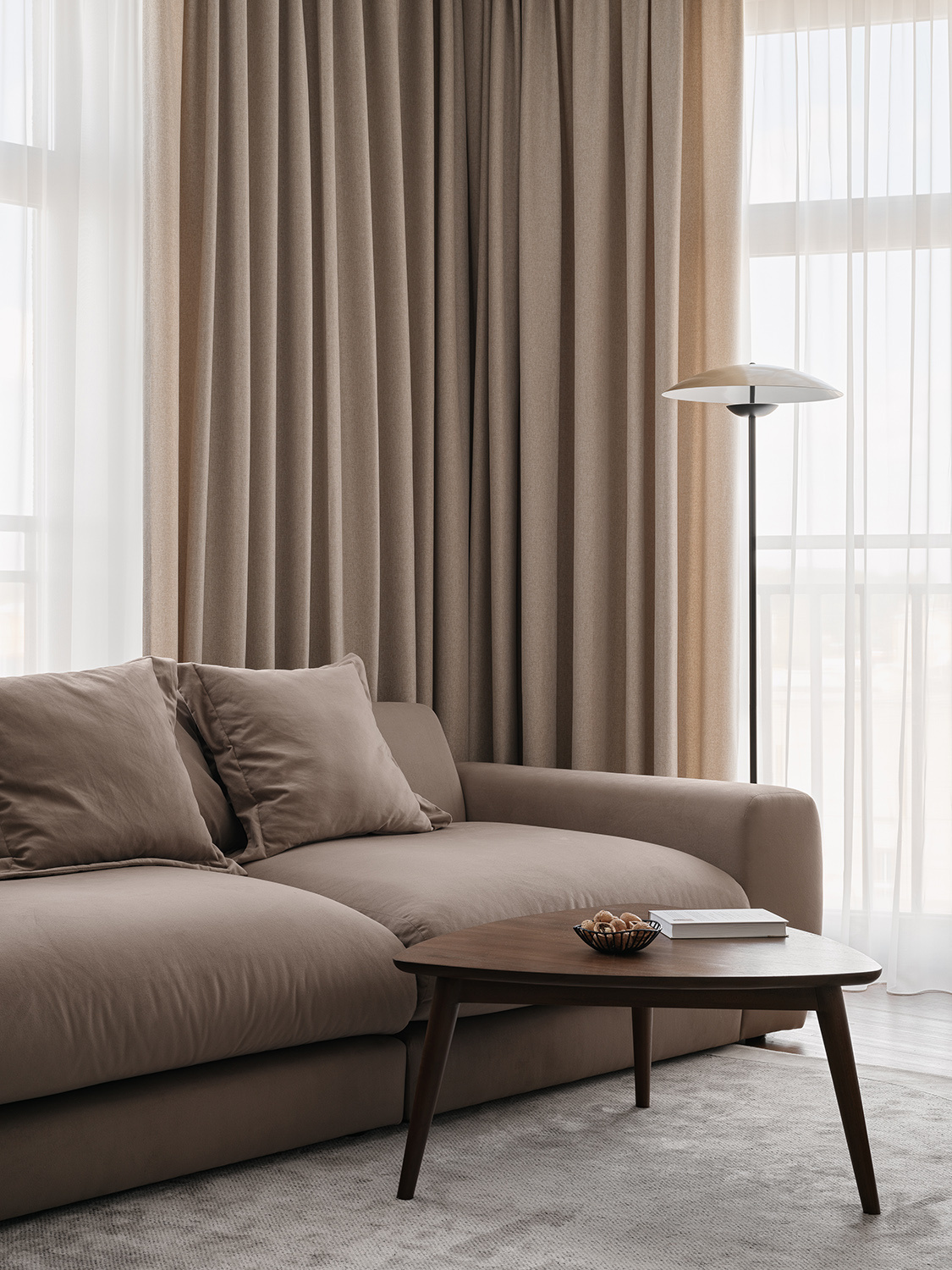 Квартира с продуманной подсветкой для молодой пары