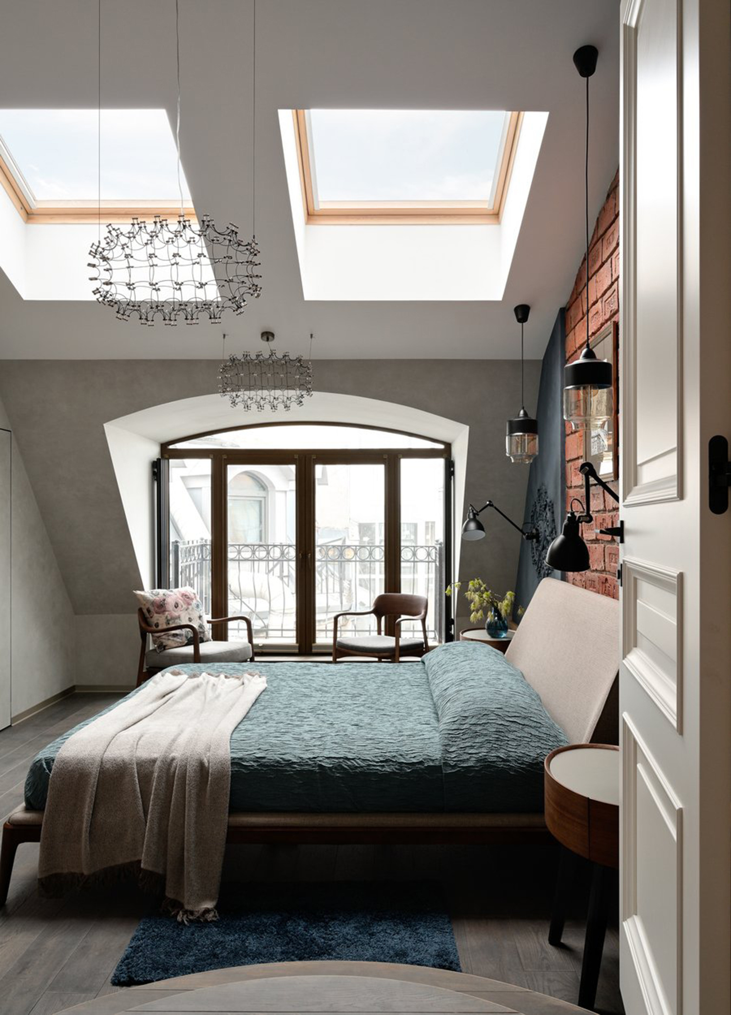 Мансарда с камином «Петербургский флёр»