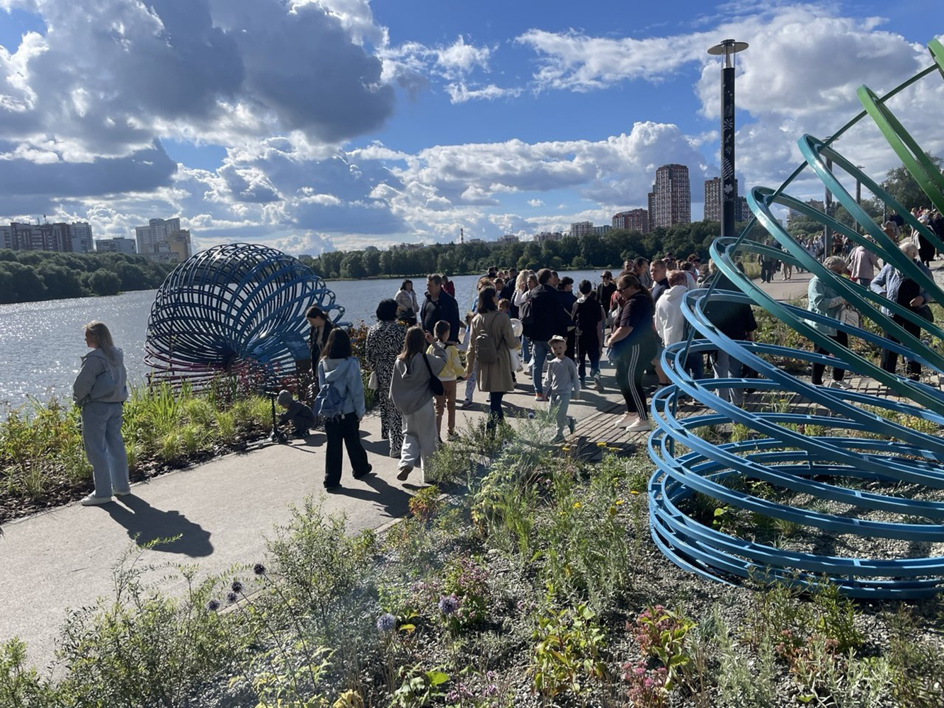 Пружины, городская инсталляция