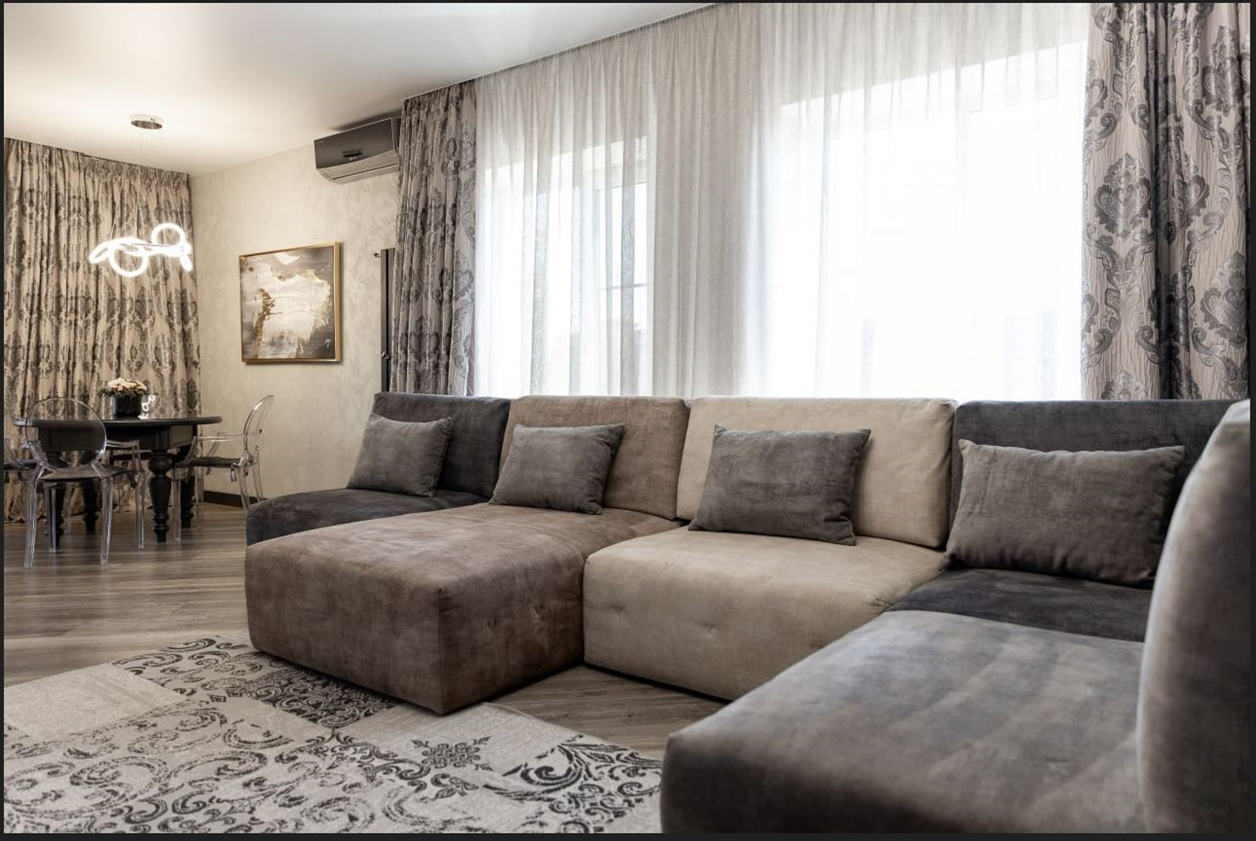 Загородный дом с летней верандой на небольшом участке за городом