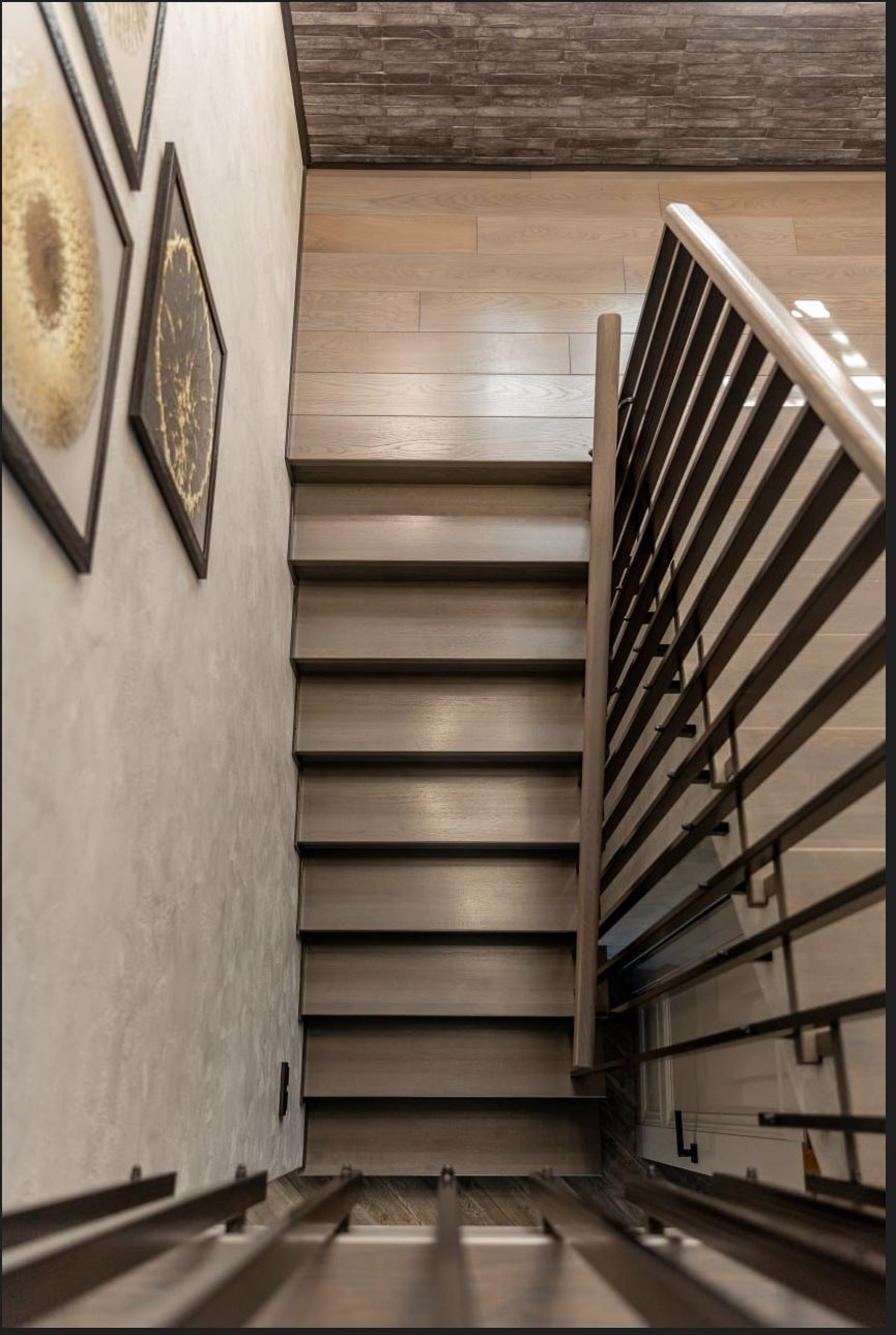 Загородный дом с летней верандой на небольшом участке за городом