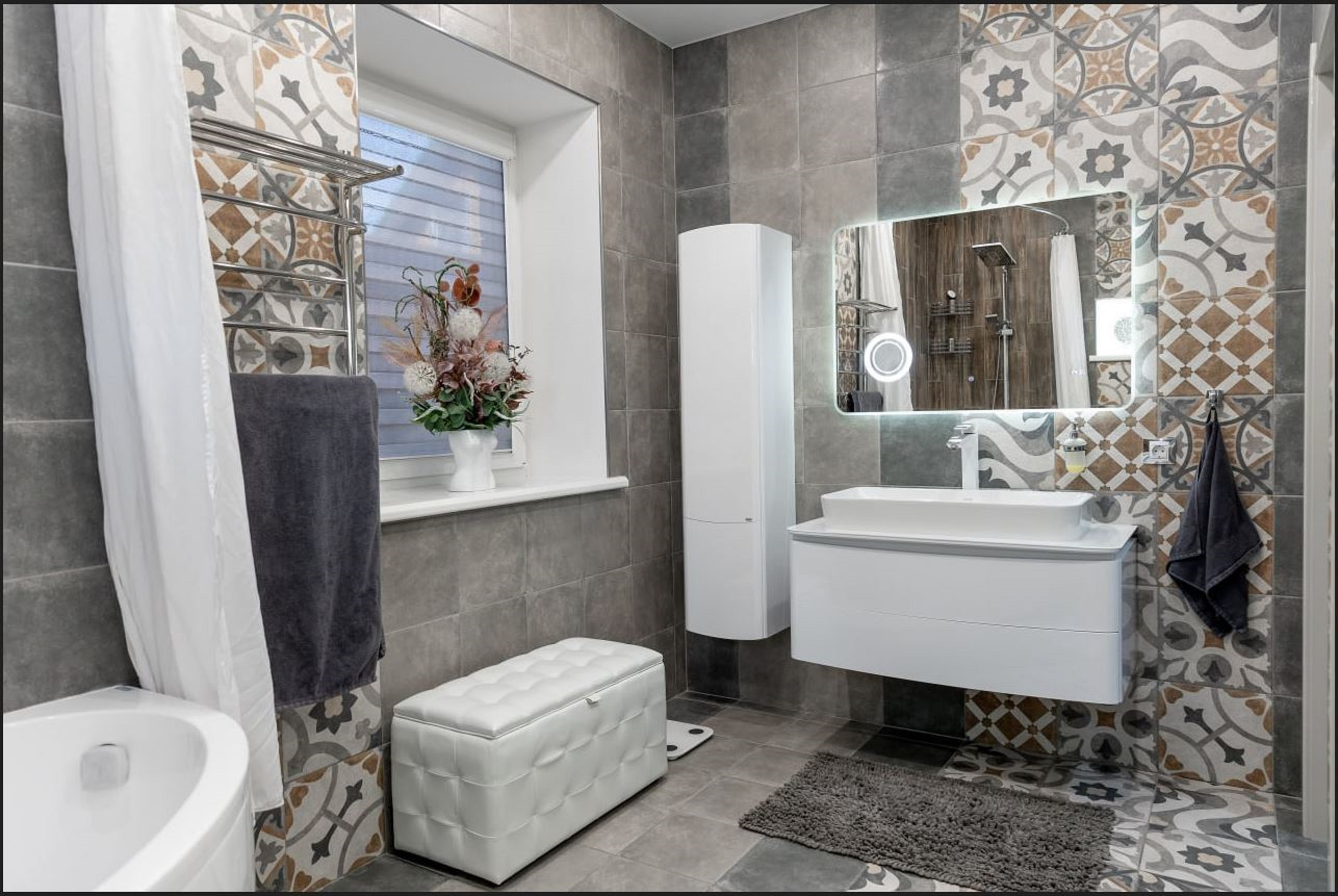 Загородный дом с летней верандой на небольшом участке за городом