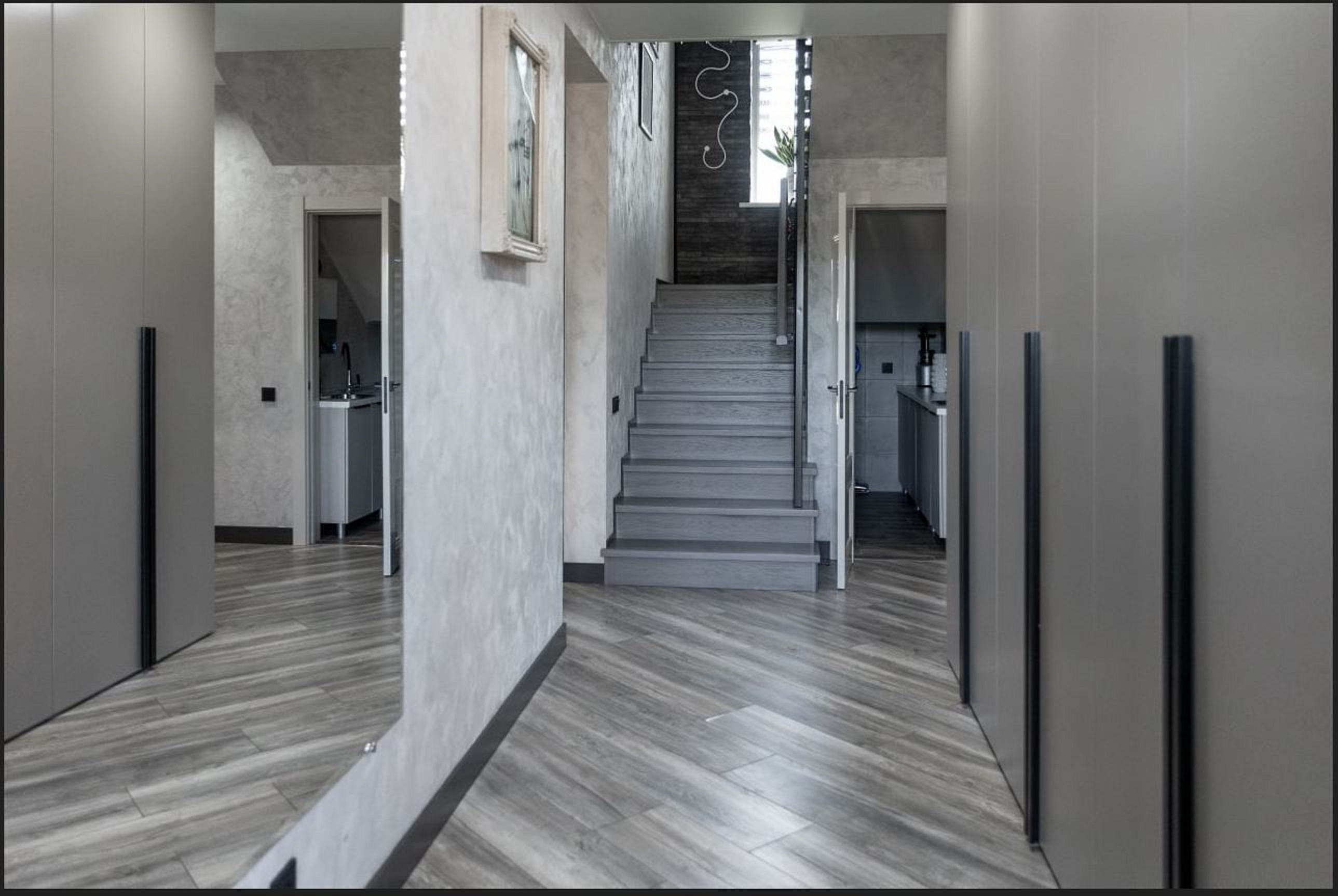 Загородный дом с летней верандой на небольшом участке за городом