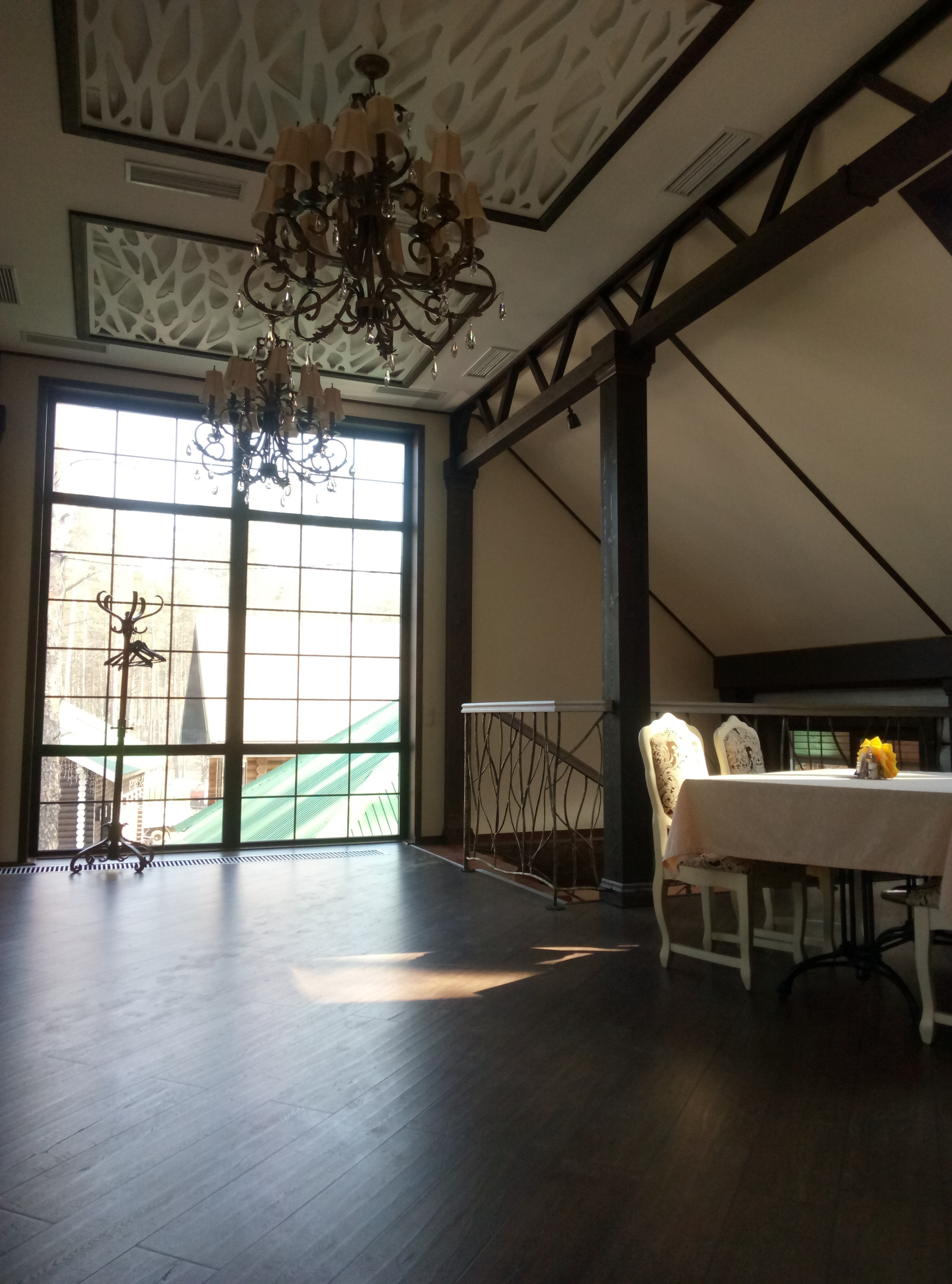 Ресторан, банкетный зал за городом.