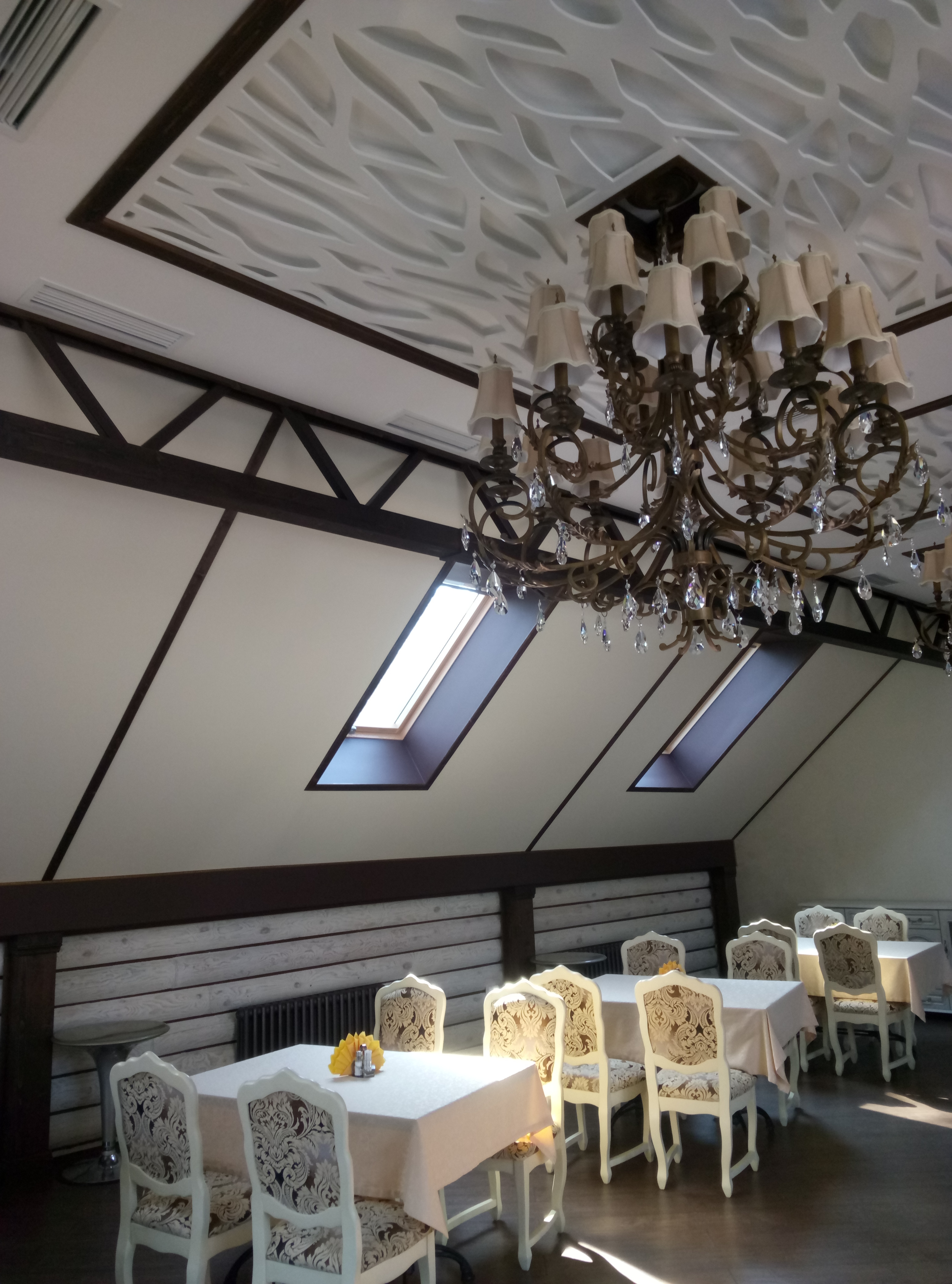 Ресторан, банкетный зал за городом.