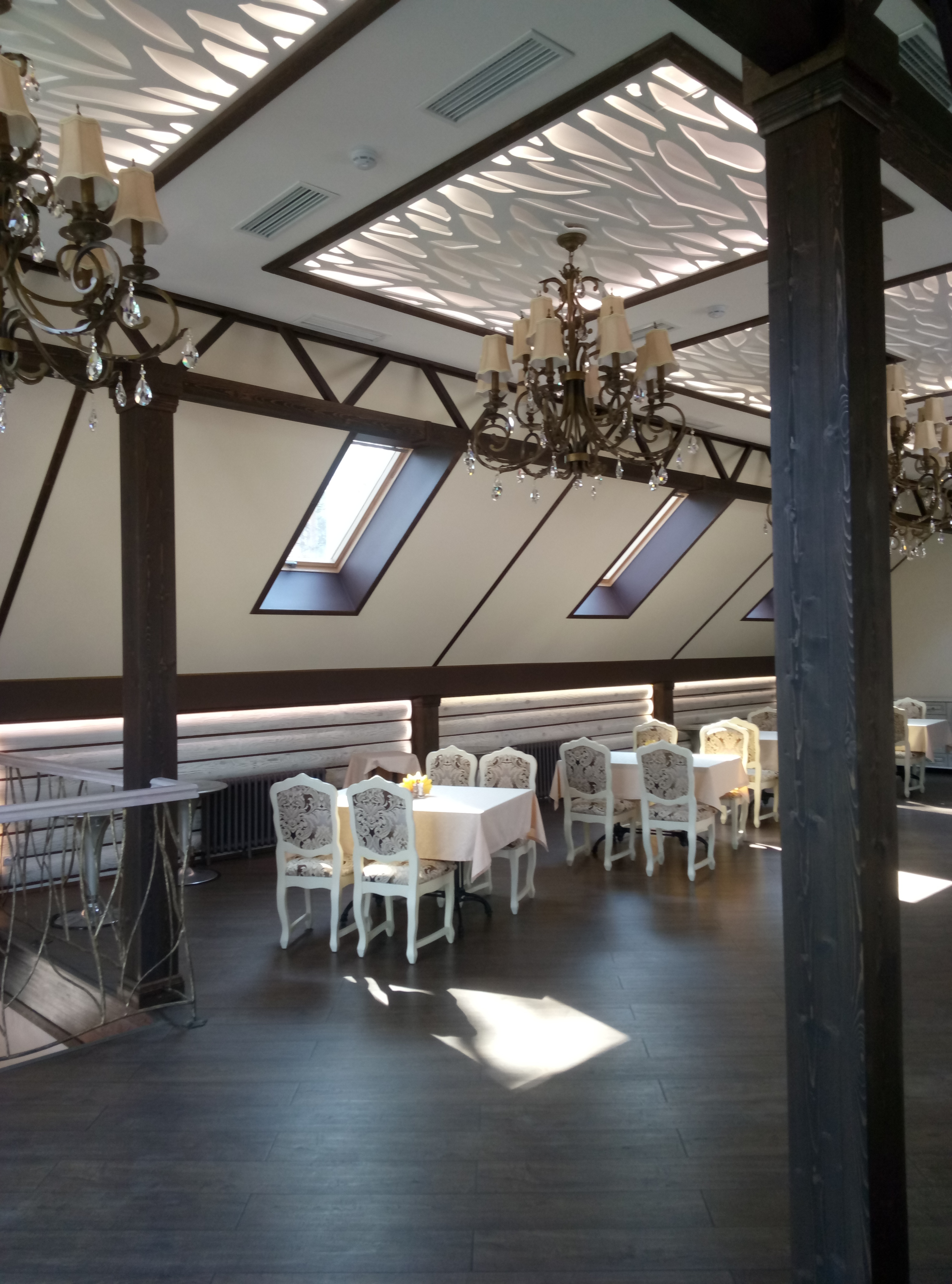 Ресторан, банкетный зал за городом.