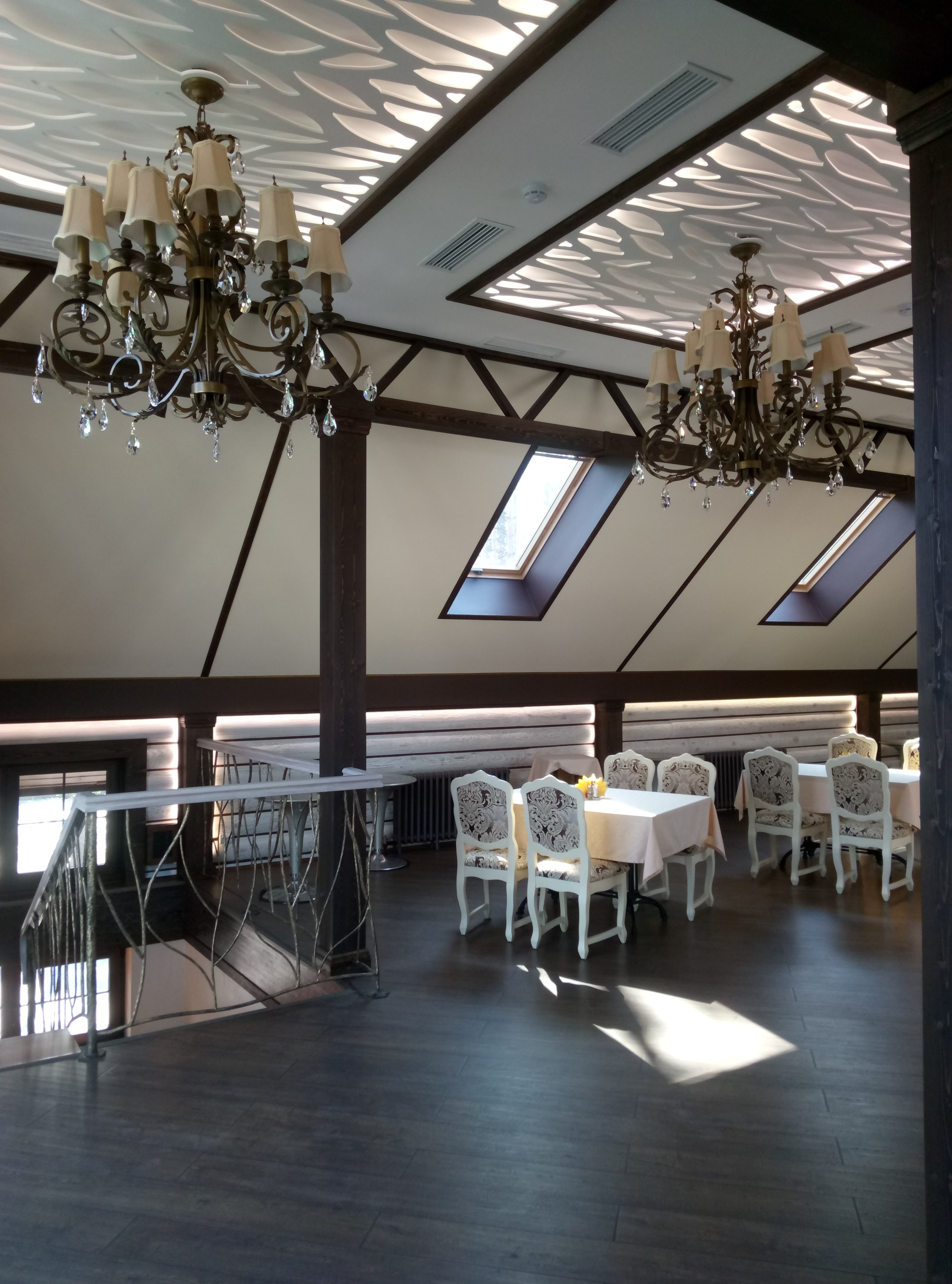 Ресторан, банкетный зал за городом.