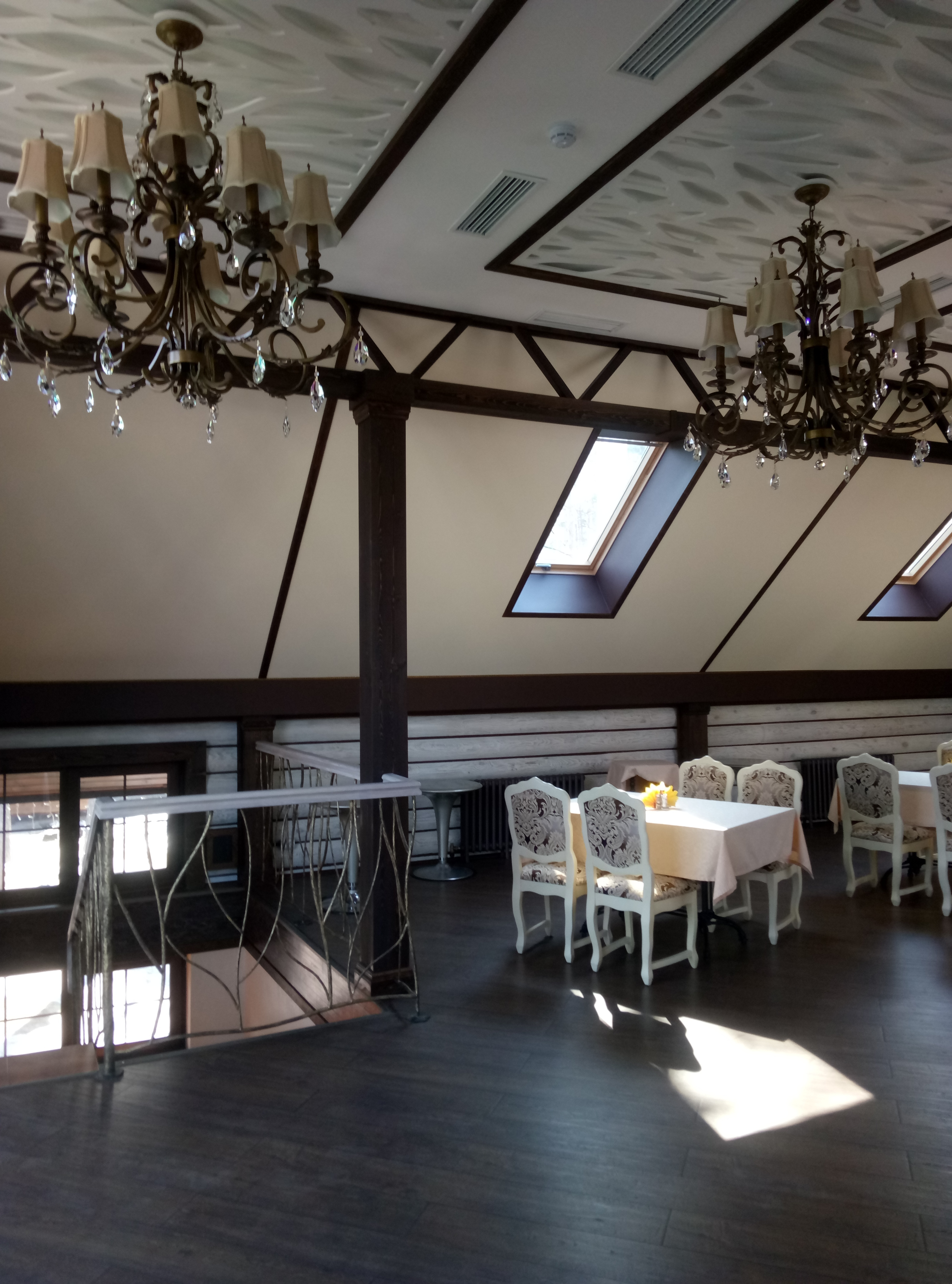 Ресторан, банкетный зал за городом.