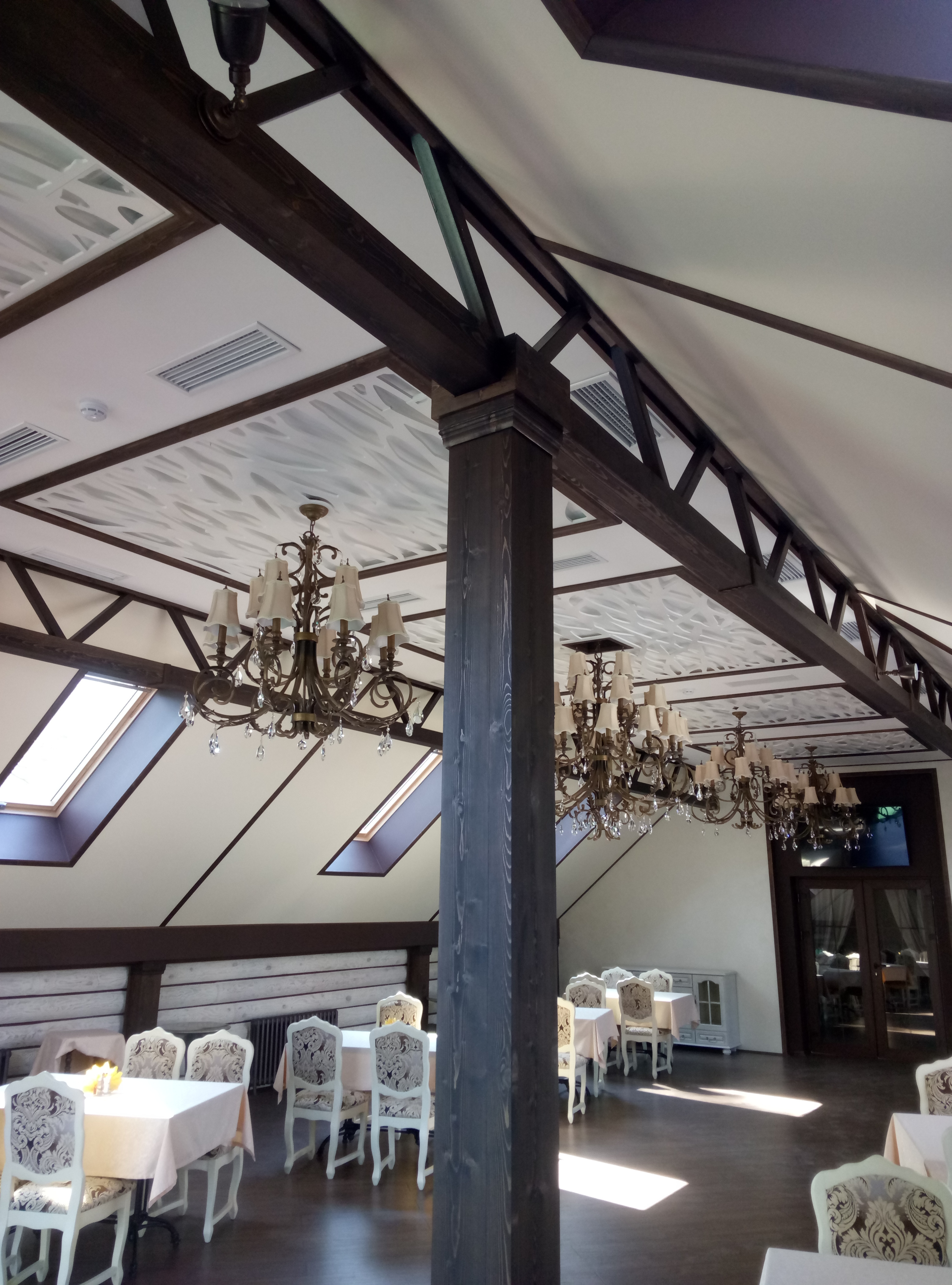 Ресторан, банкетный зал за городом.