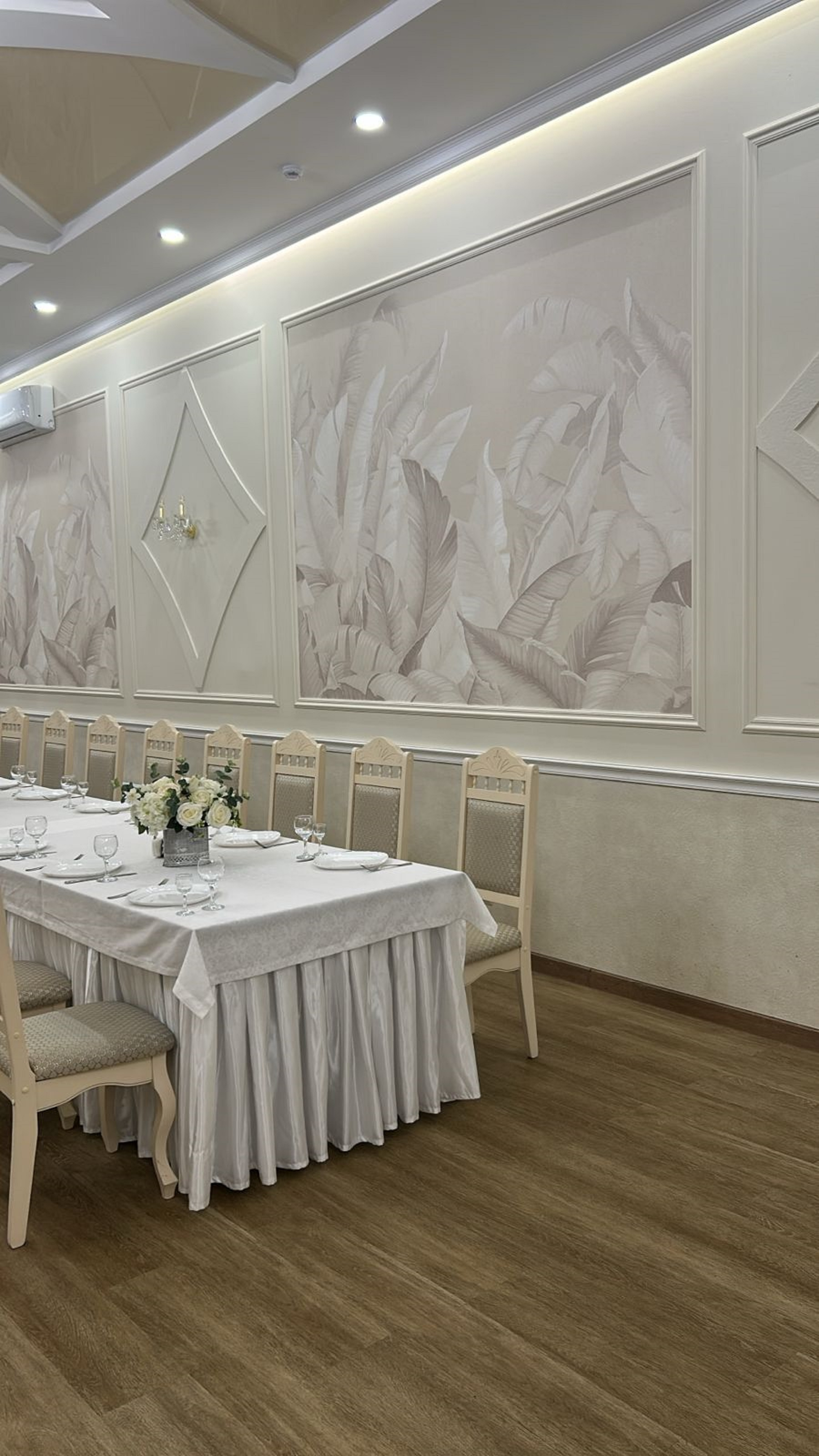 Банкетный зал в классическом стиле.