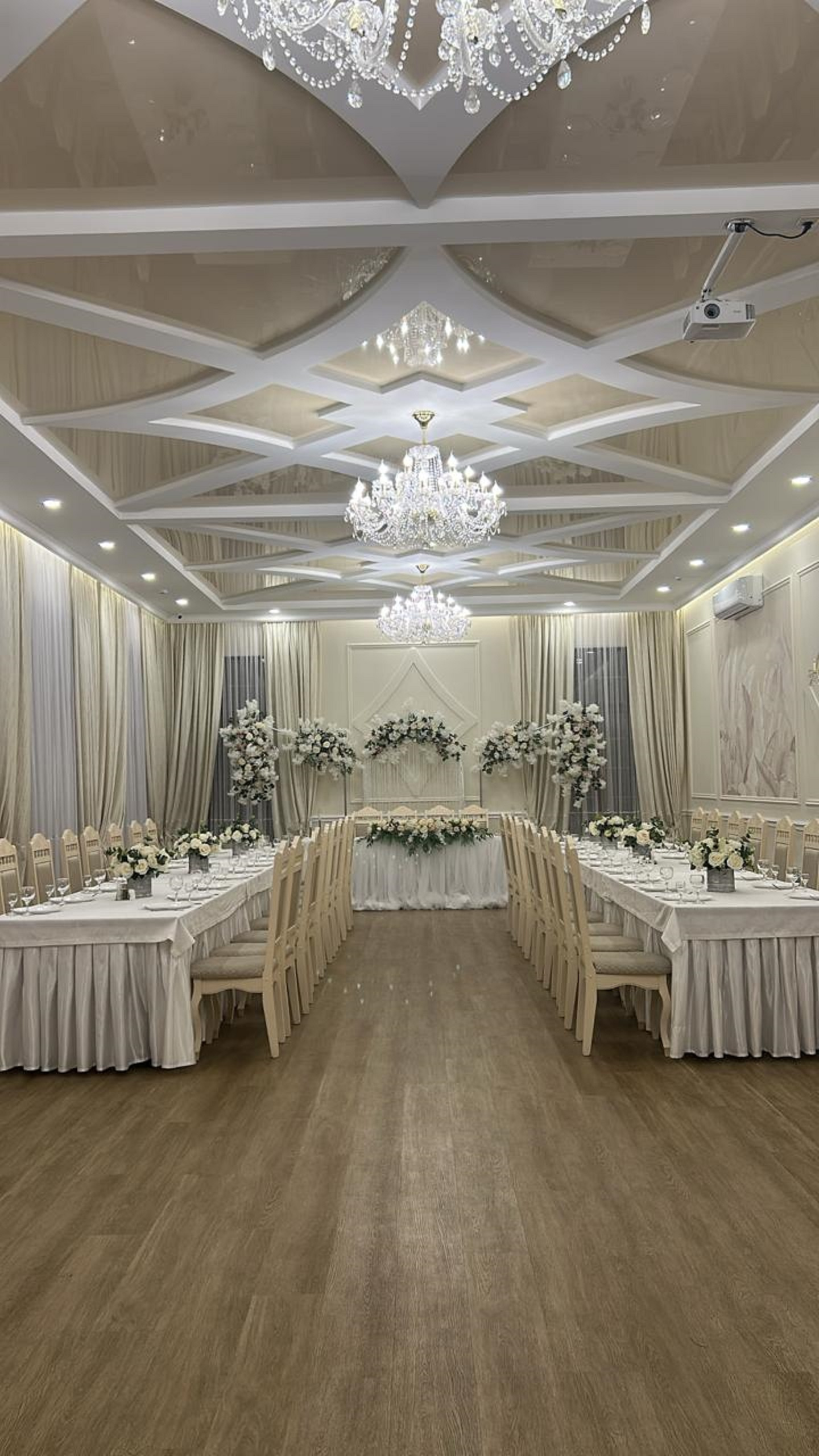 Обложка проекта: Банкетный зал в классическом стиле.