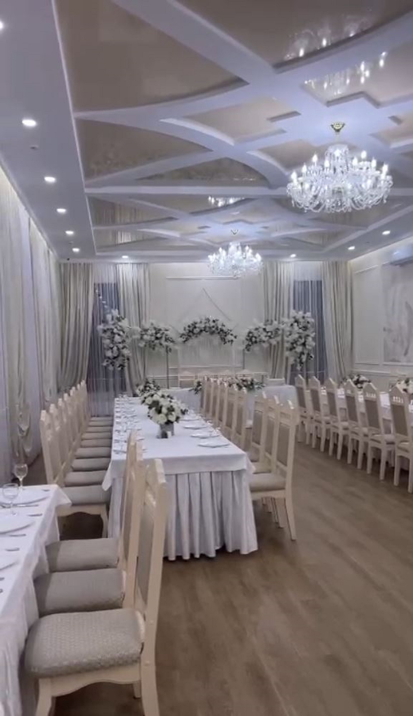 Банкетный зал в классическом стиле.