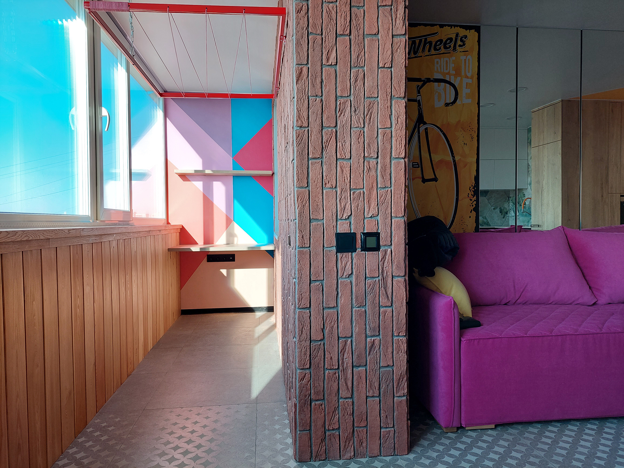 Яркая студия для девушки