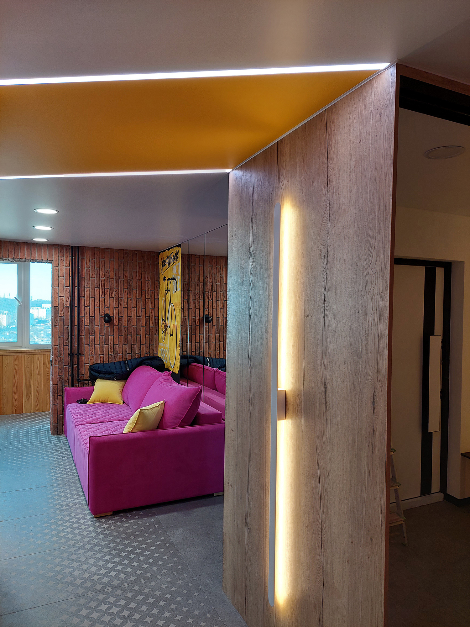 Яркая студия для девушки