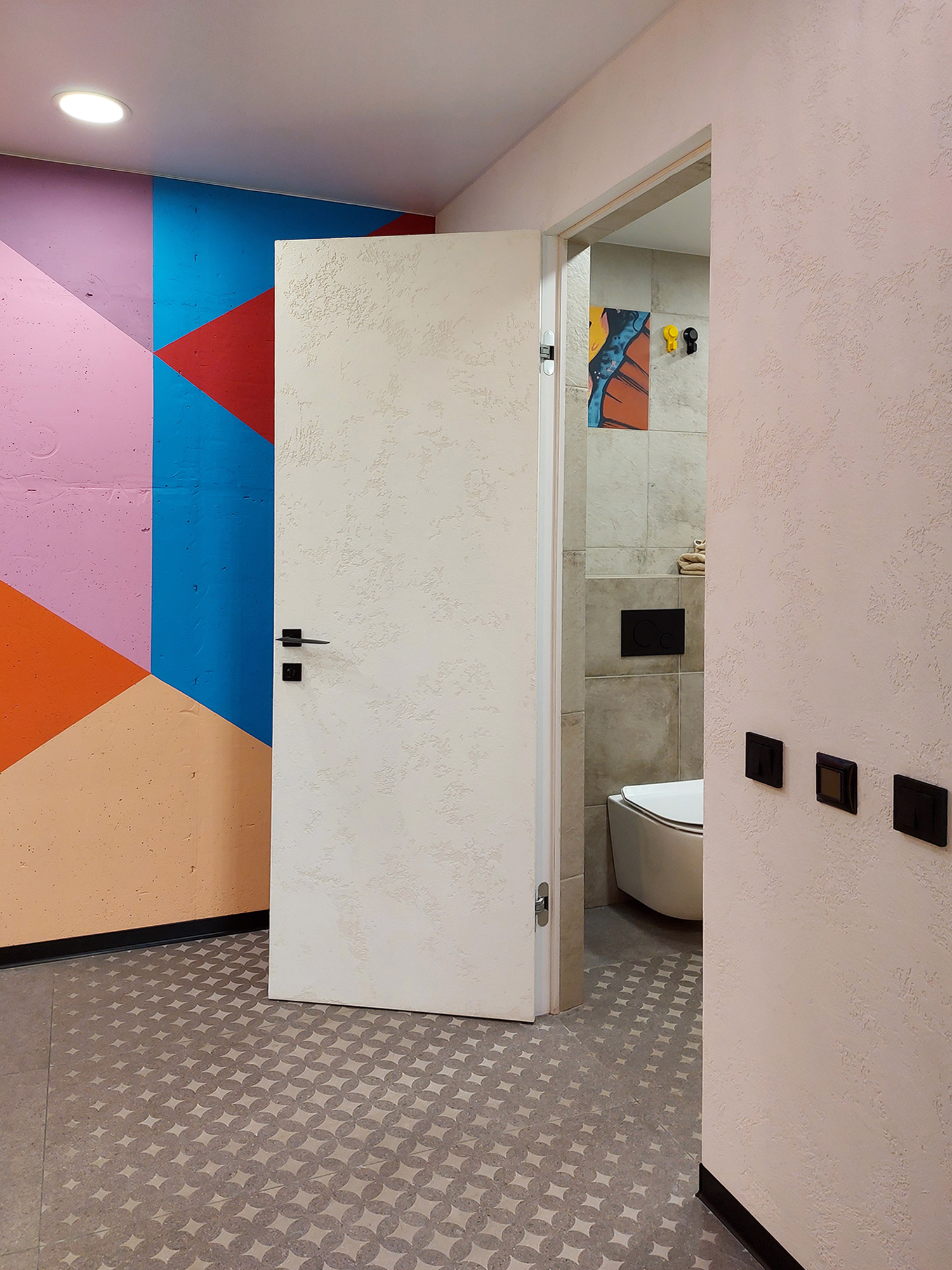 Яркая студия для девушки