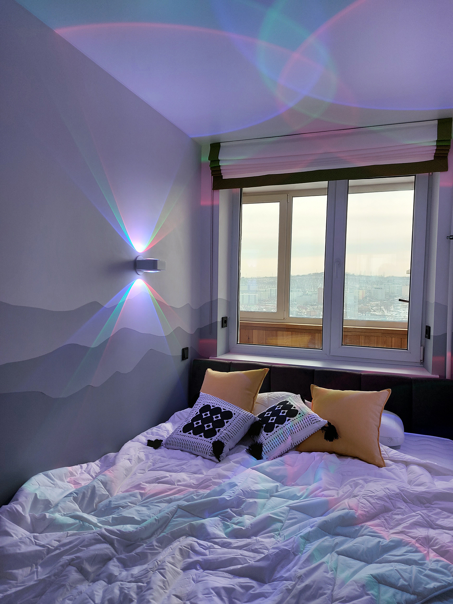 Яркая студия для девушки