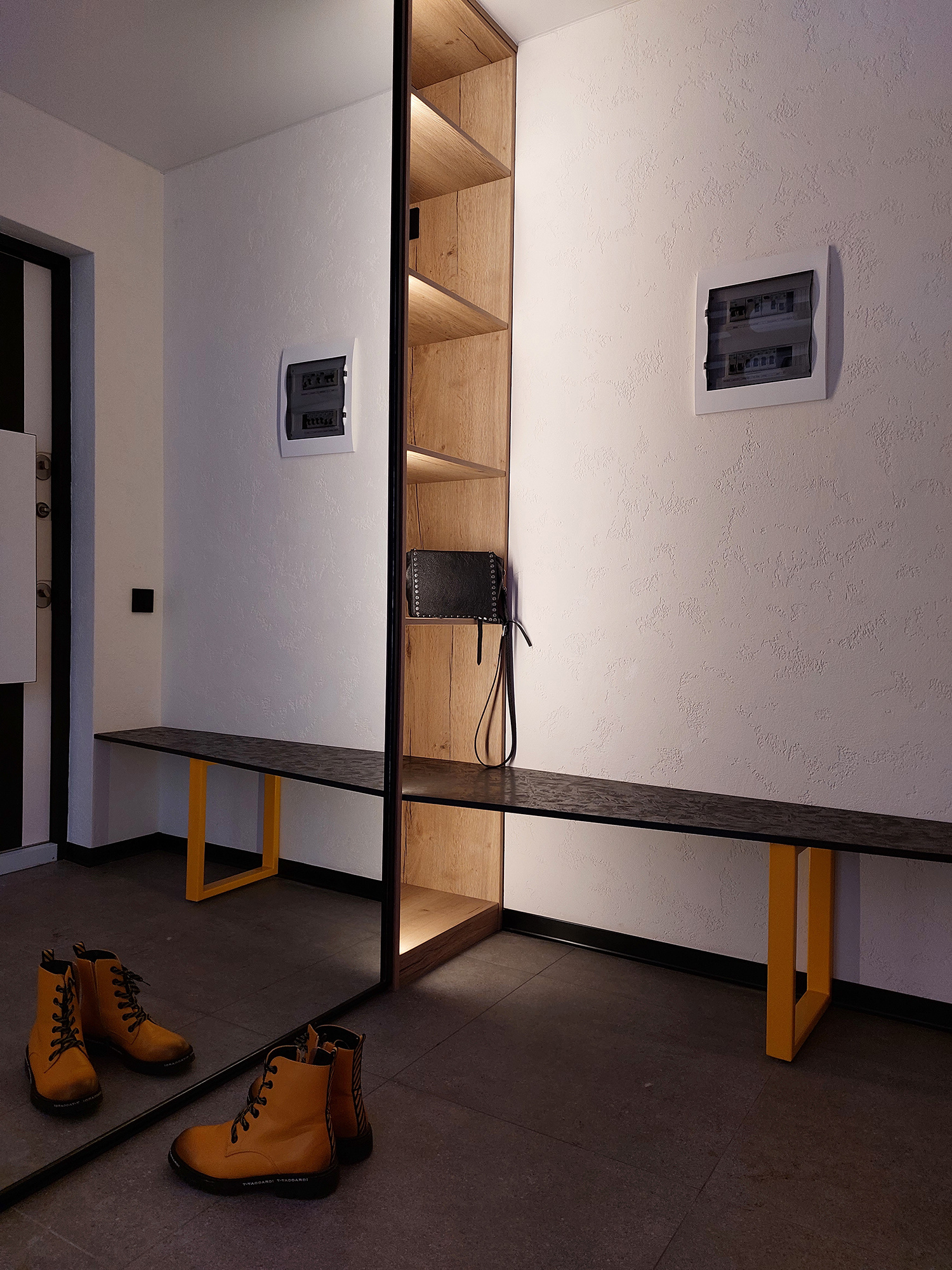 Яркая студия для девушки