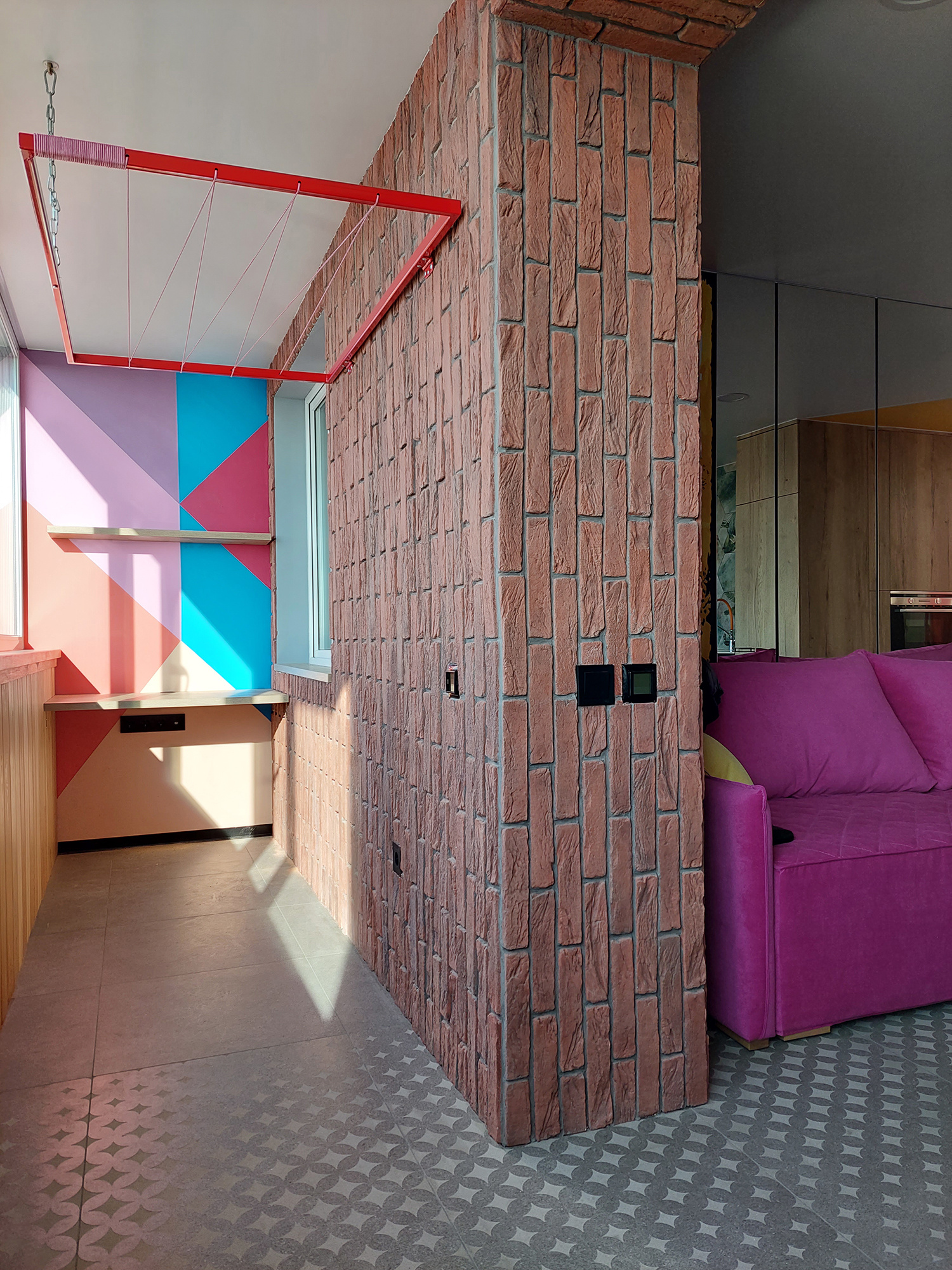 Яркая студия для девушки