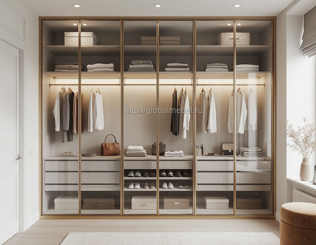 Обложка проекта: Шкаф с дверками из стекла в золотистой алюминиевой рамке до потолка