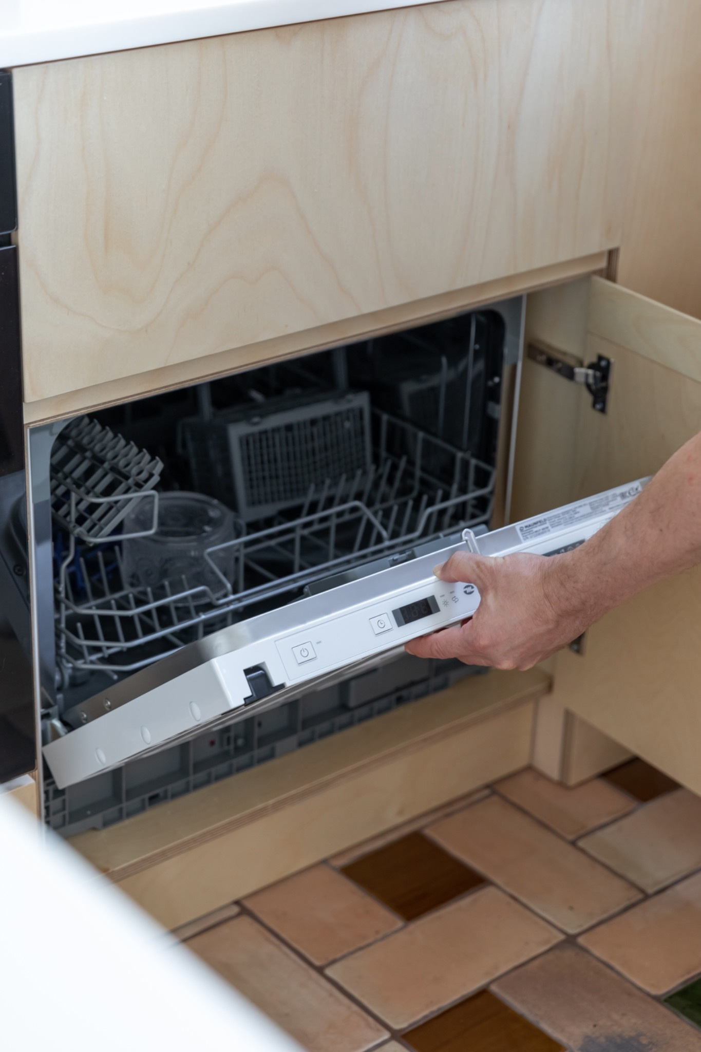 Кухня в доме-корабле: что удалось разместить на 6 кв. м?