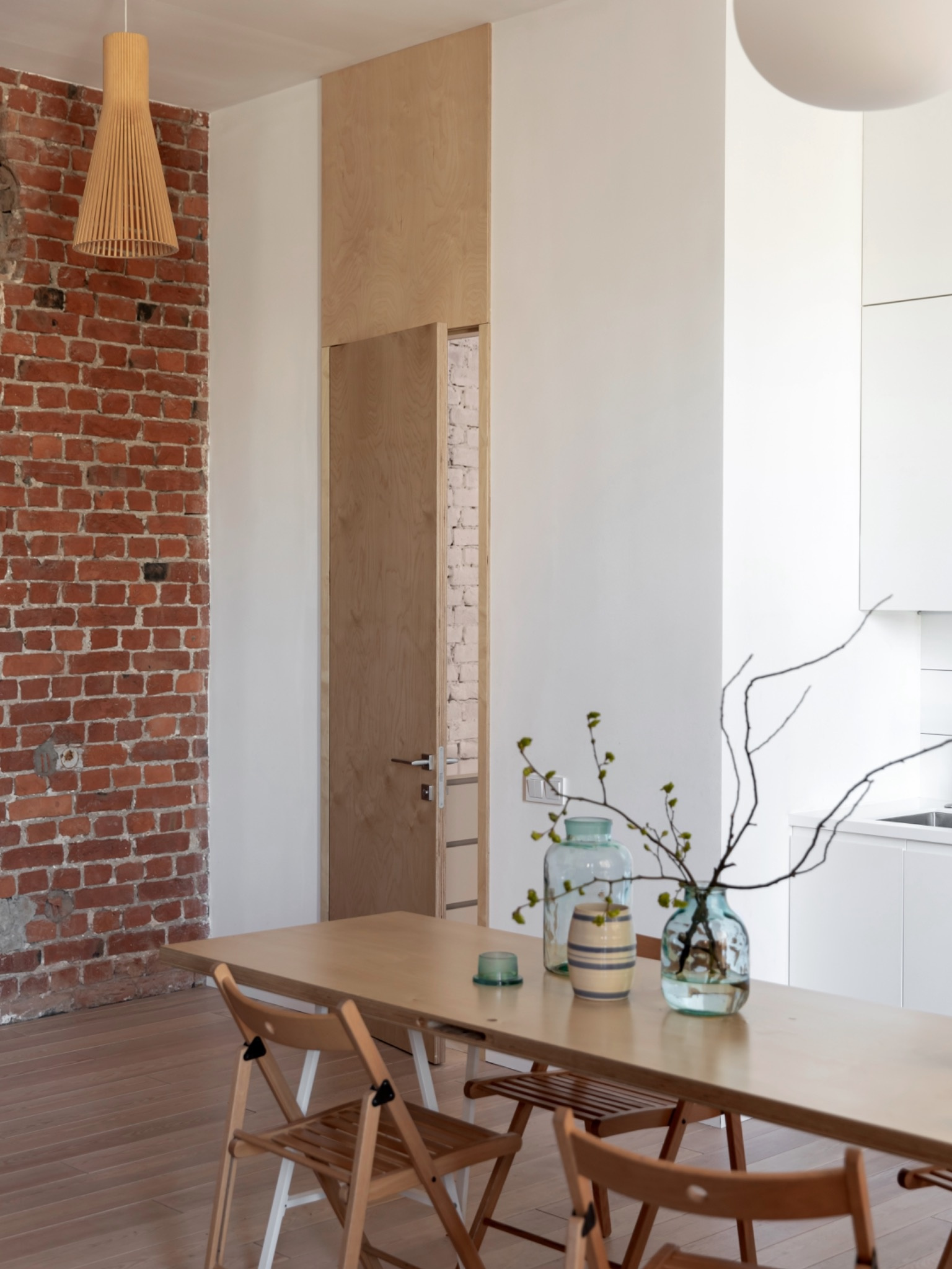 Двери из фанеры с фрамугой