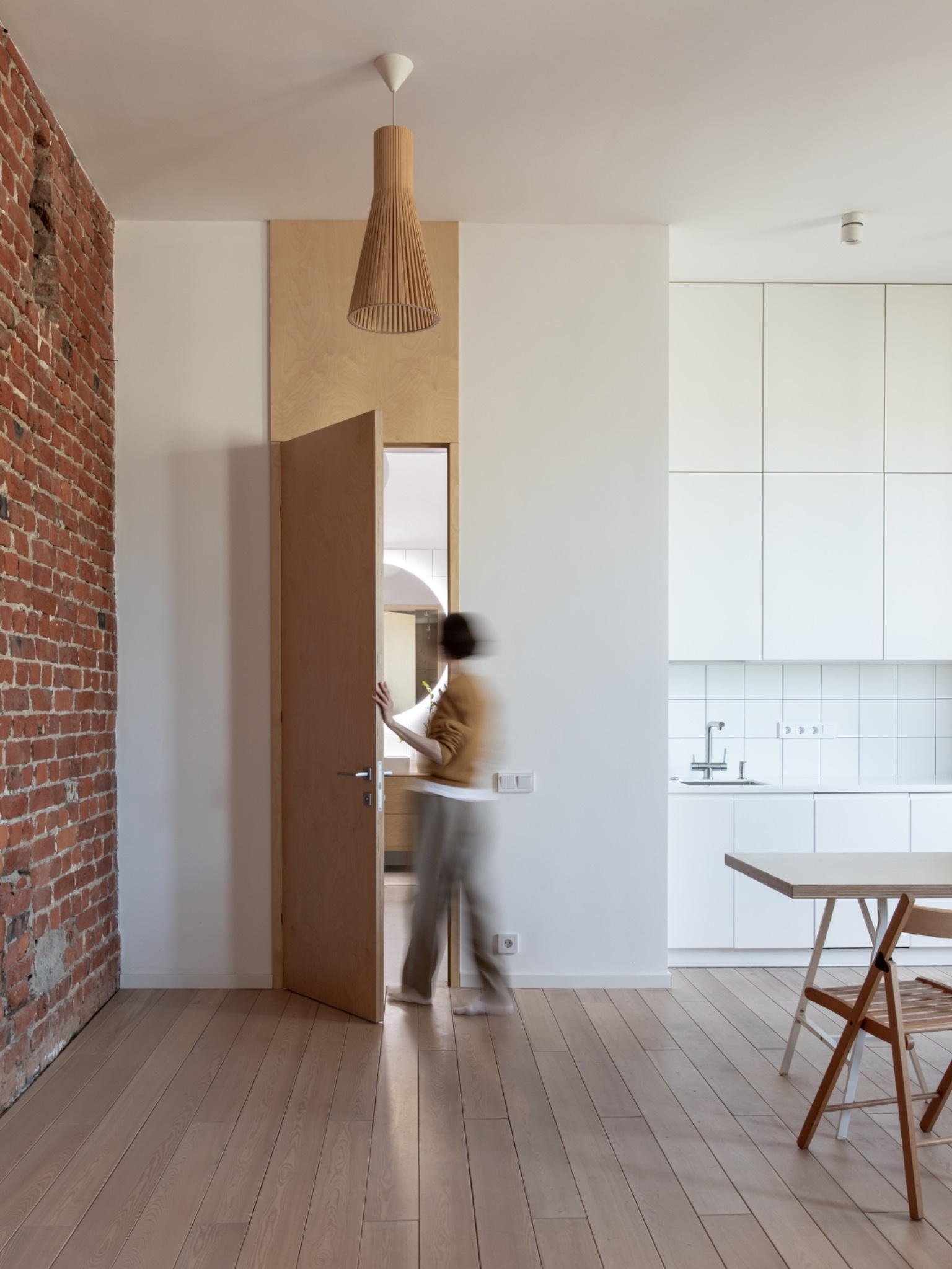 Двери из фанеры с фрамугой