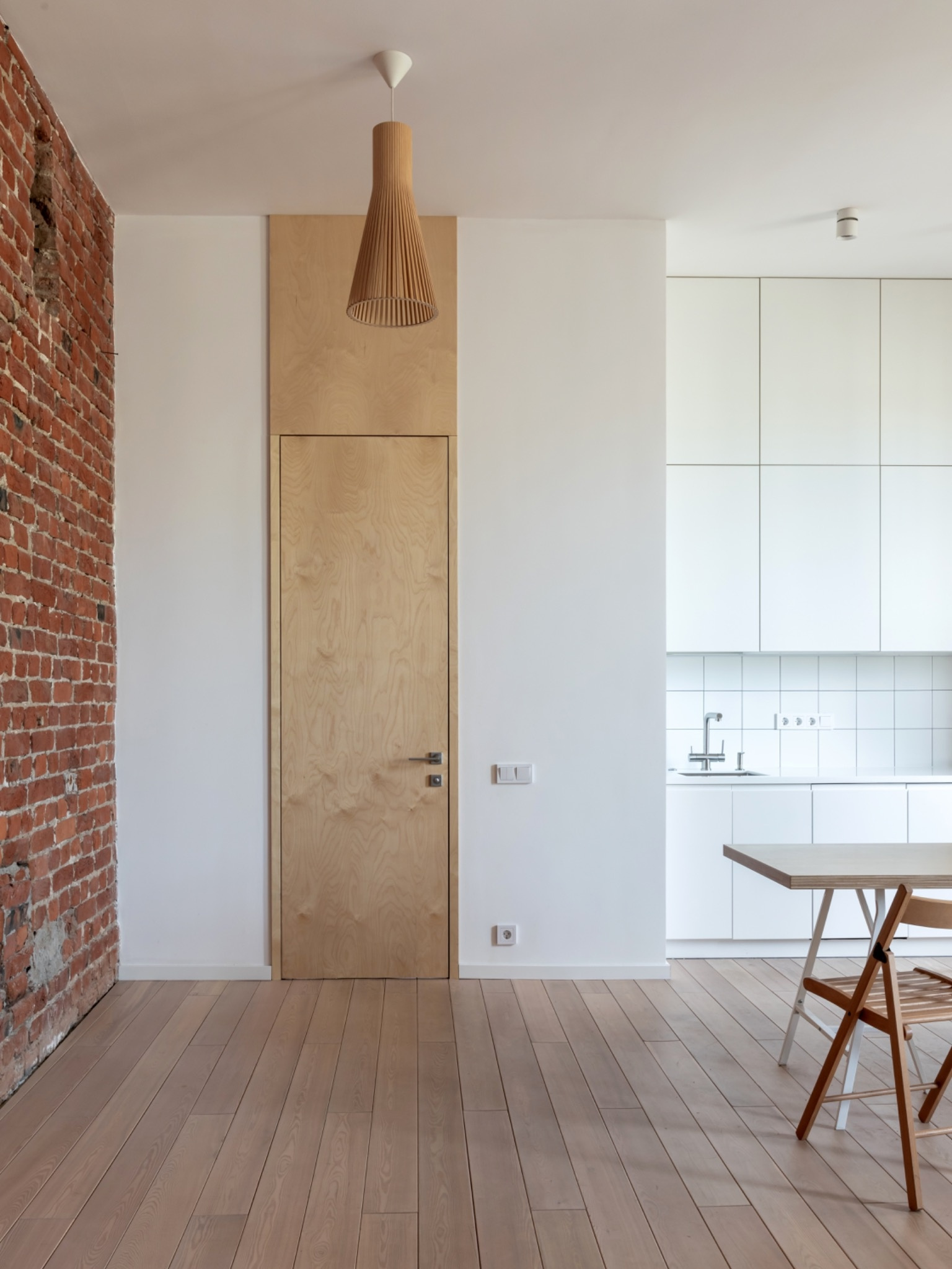 Двери из фанеры с фрамугой