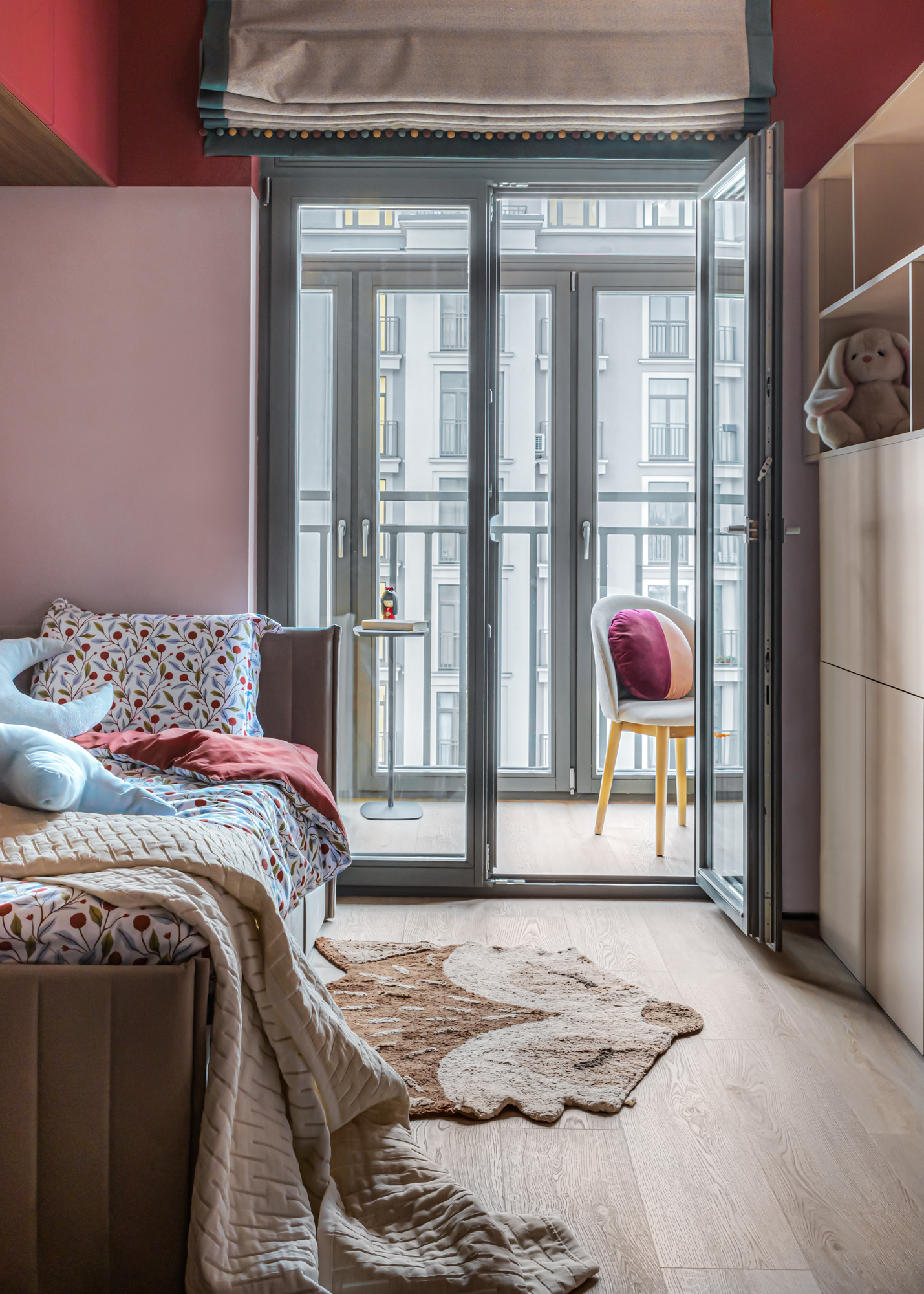 Яркая квартира для молодой семьи предпринимателей